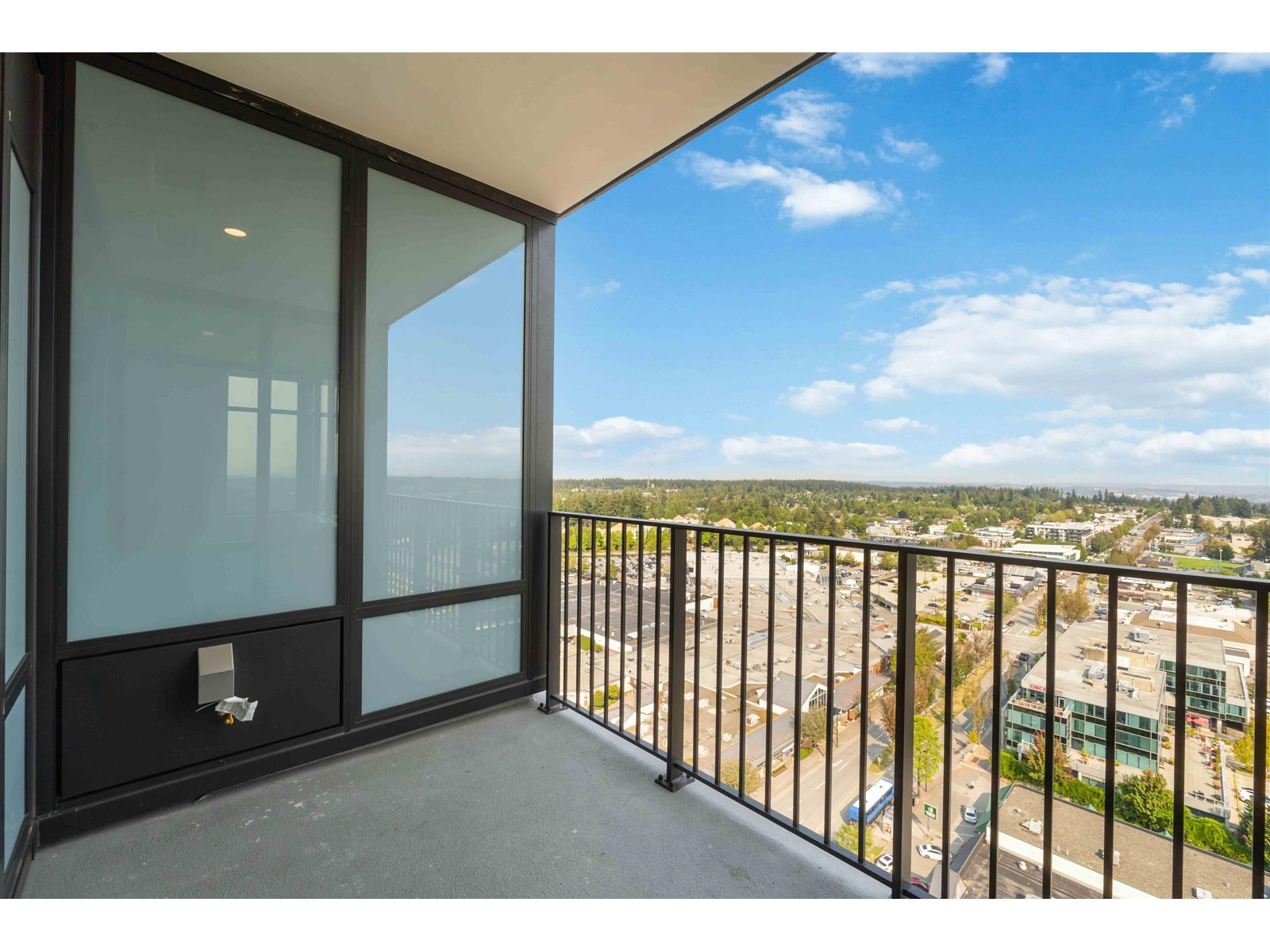 2002 1588 JOHNSTON ROAD, White Rock real estate listing R2918670