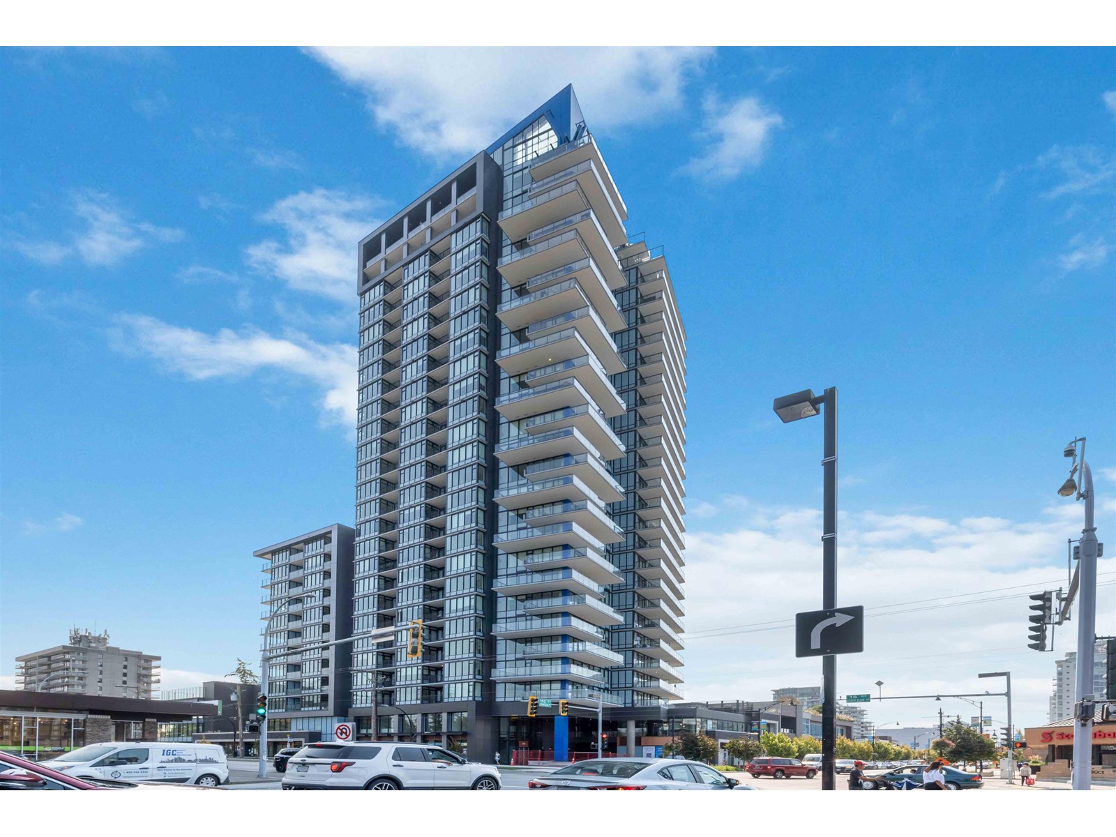 2002 1588 JOHNSTON ROAD, White Rock real estate listing R2918670