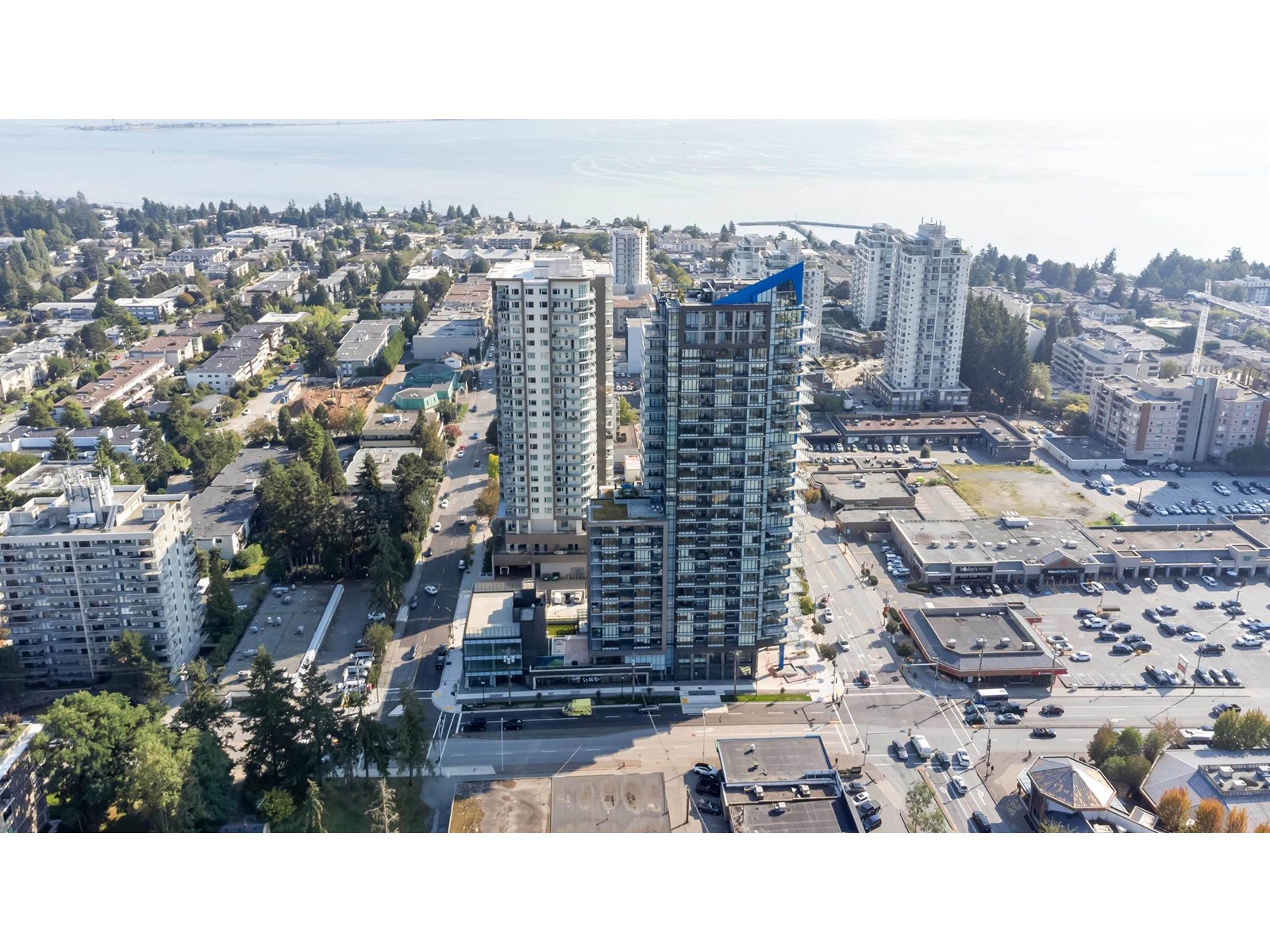 2002 1588 JOHNSTON ROAD, White Rock real estate listing R2918670