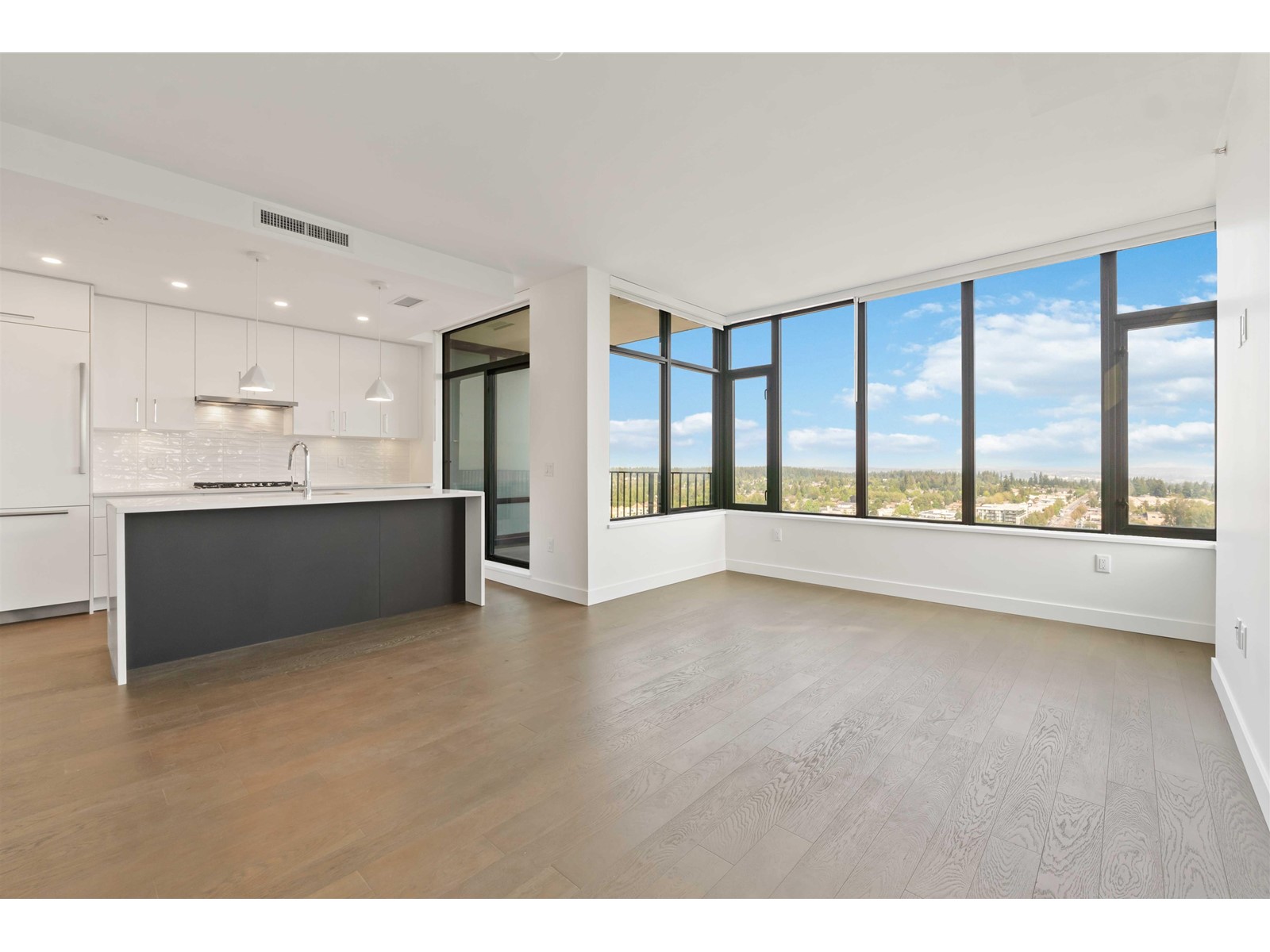 2002 1588 JOHNSTON ROAD, White Rock real estate listing R2918670