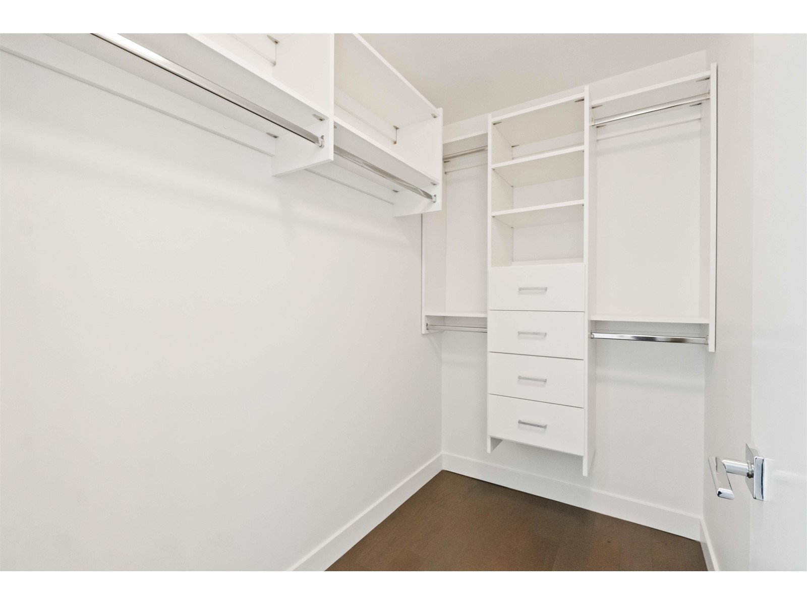 2002 1588 JOHNSTON ROAD, White Rock real estate listing R2918670
