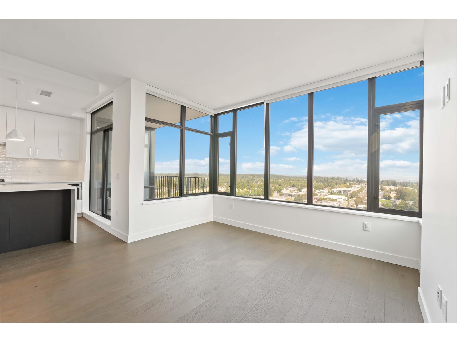 2002 1588 JOHNSTON ROAD, White Rock real estate listing R2918670