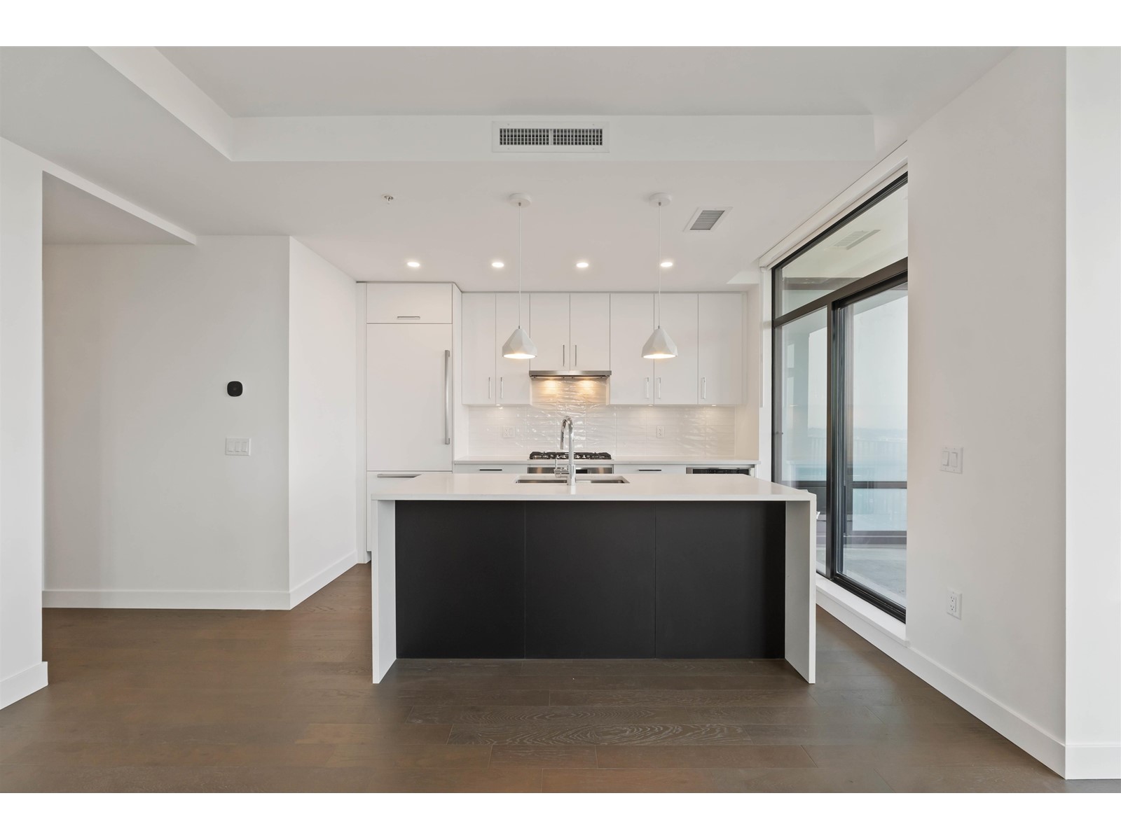 2002 1588 JOHNSTON ROAD, White Rock real estate listing R2918670