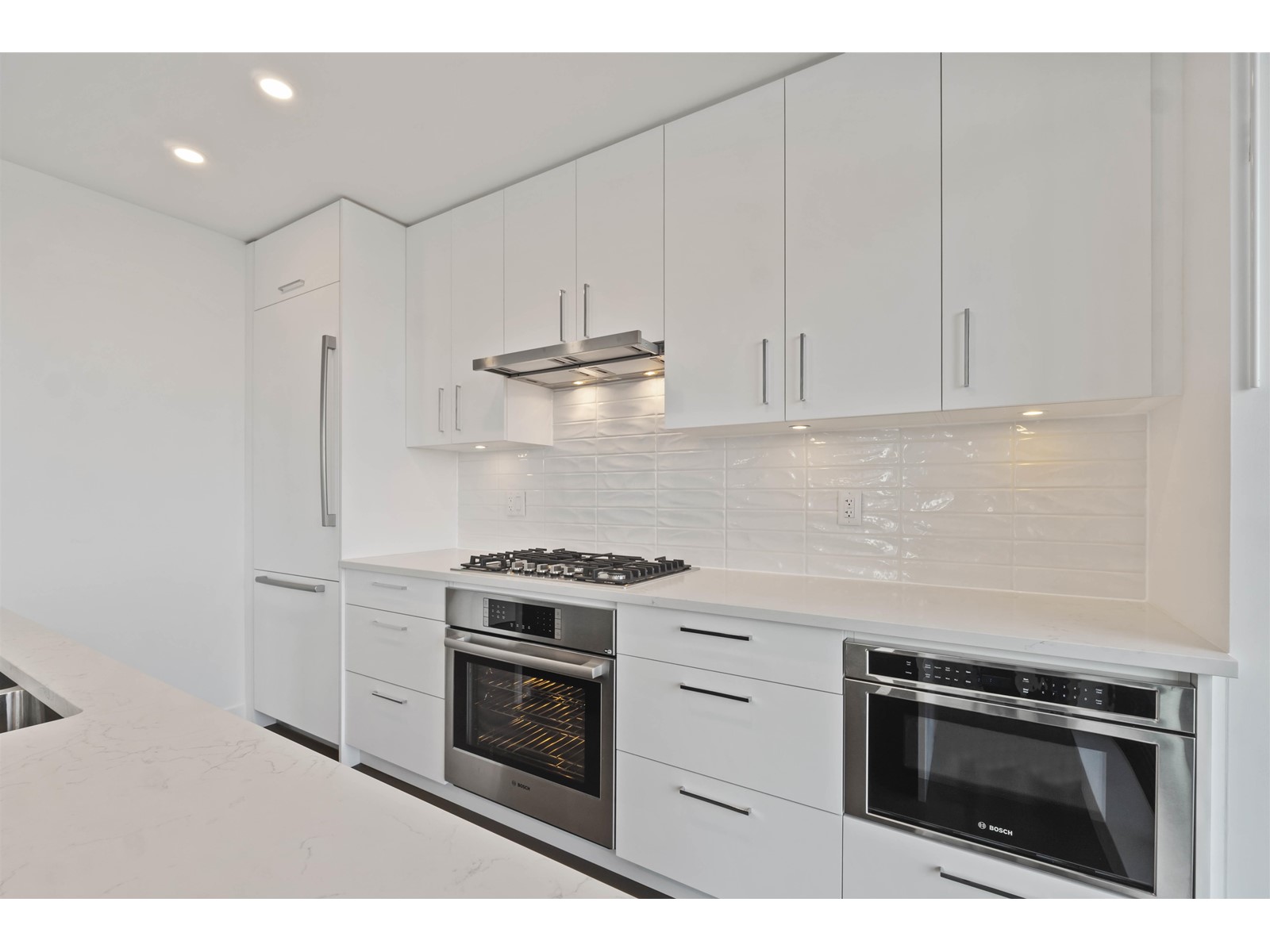 2002 1588 JOHNSTON ROAD, White Rock real estate listing R2918670
