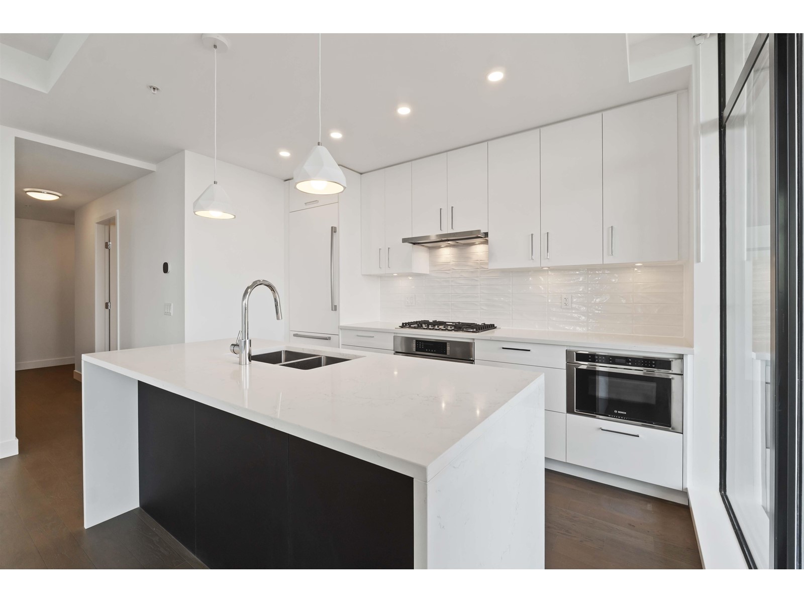 2002 1588 JOHNSTON ROAD, White Rock real estate listing R2918670