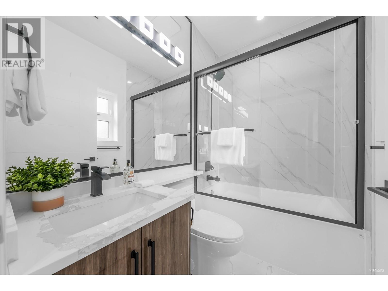 1 3344 ADANAC STREET, Vancouver