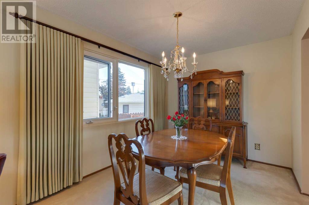 Single Family House 4 Level for Sale in  Vantage Crescent NW Varsity Calgary 