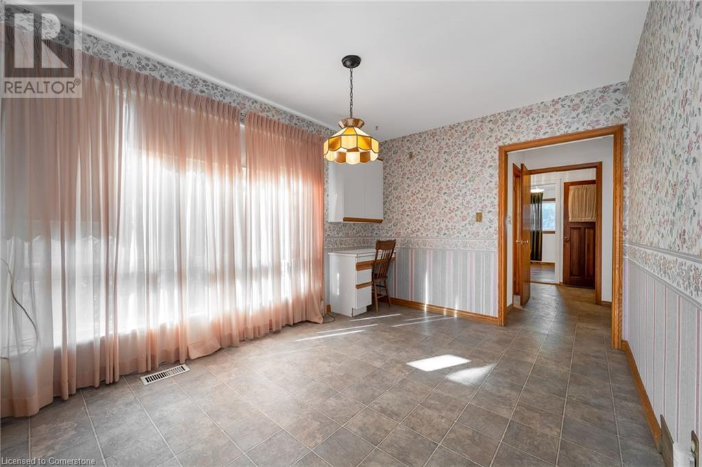 Photo 4 of 3762 3766 Greenlane Road, Beamsville ON