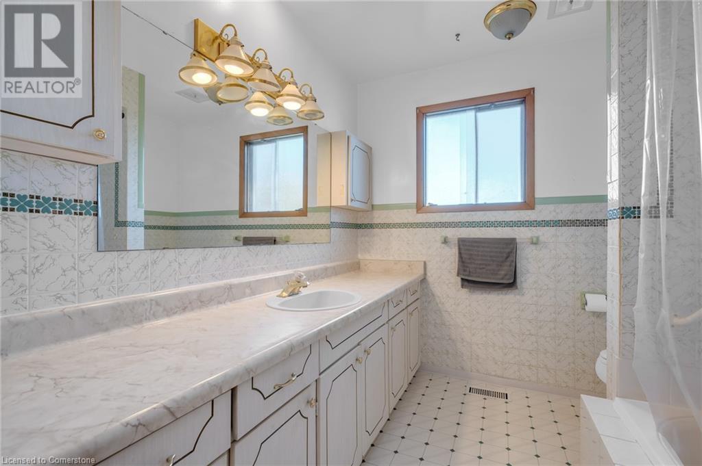 Photo 19 of 3762 3766 Greenlane Road, Beamsville ON