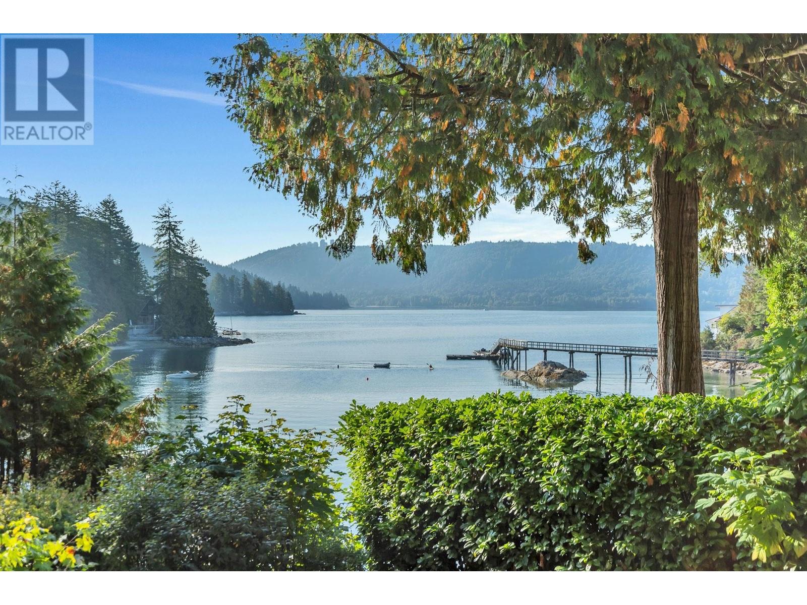 4573 STRATHCONA ROAD, North Vancouver