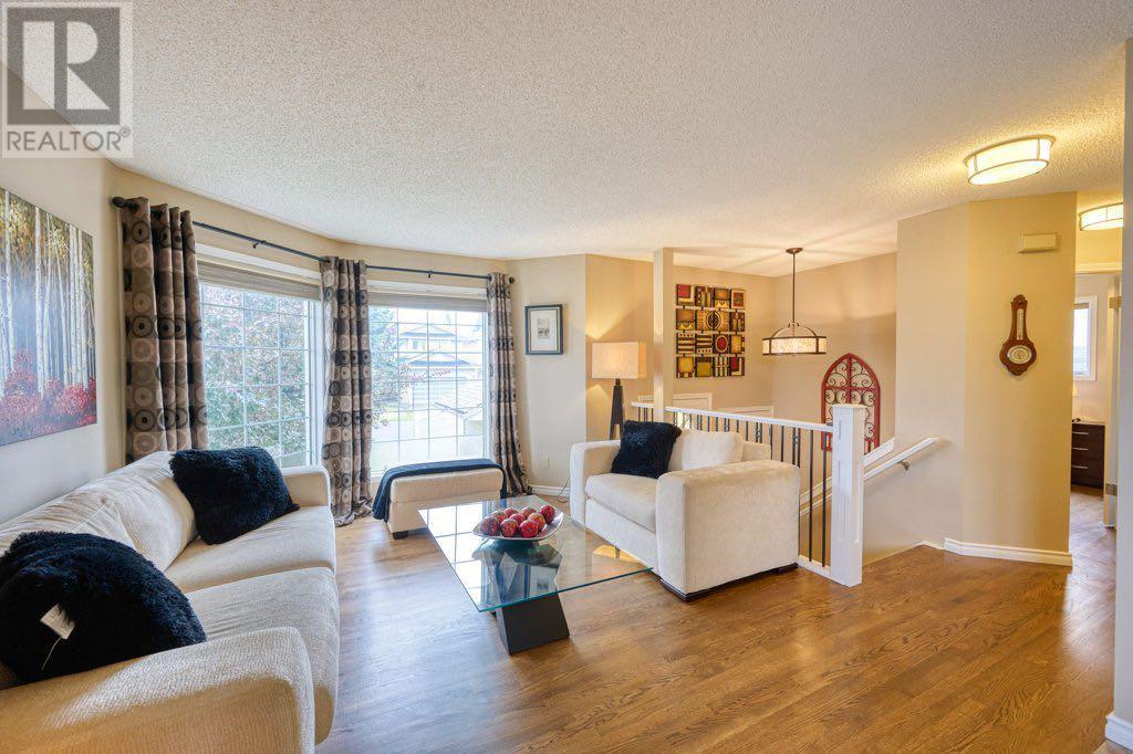 Single Family House Bi-level for Sale in  Sandringham Close NW Sandstone Valley Calgary 