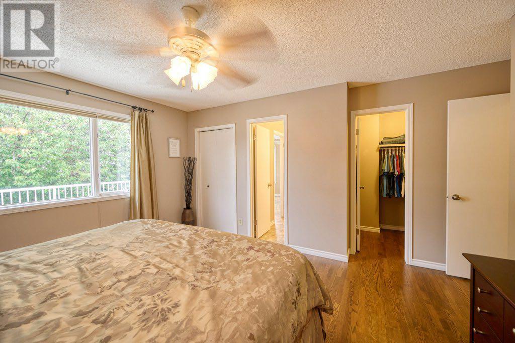 Single Family House Bi-level for Sale in  Sandringham Close NW Sandstone Valley Calgary 