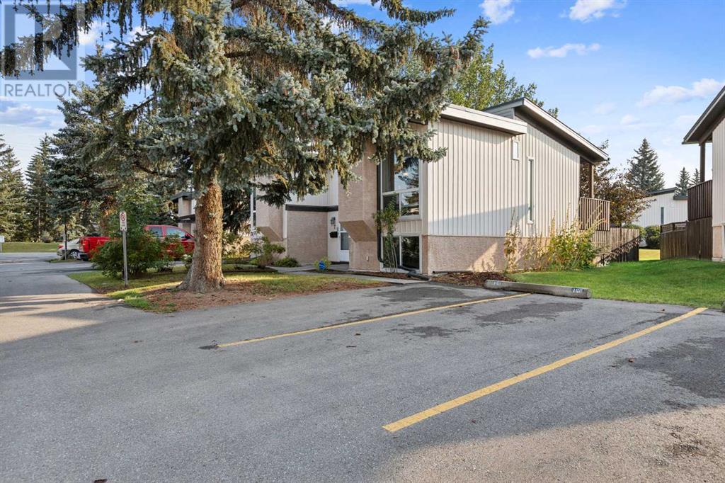 Single Family House Bi-level for Sale in  Oaktree Lane SW Oakridge Calgary 