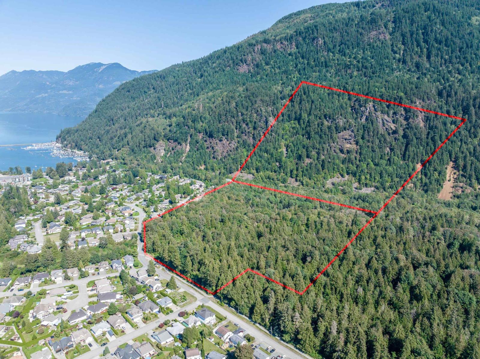 515 MCCOMBS DRIVE, Harrison Hot Springs, Harrison Hot Springs