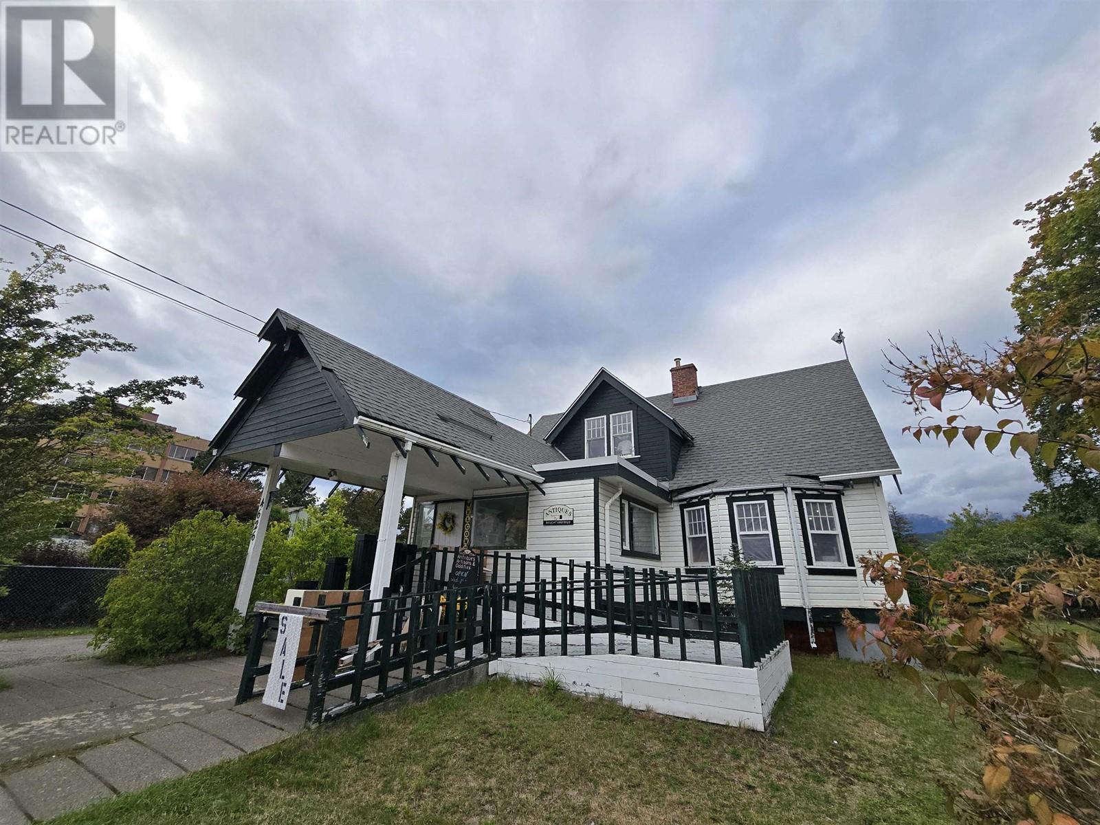 4626 PARK Avenue, Terrace