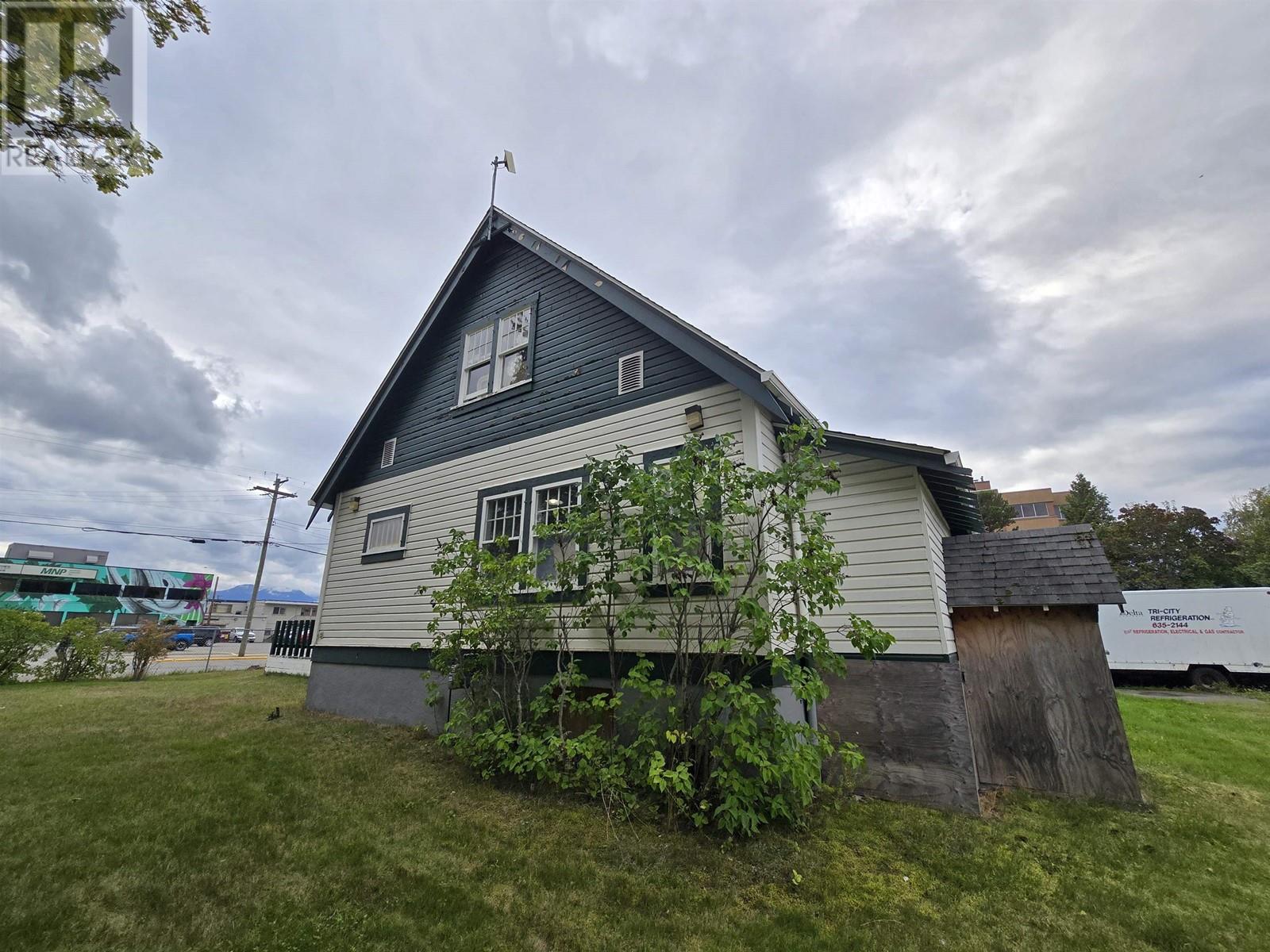  4626 PARK Avenue, Terrace
