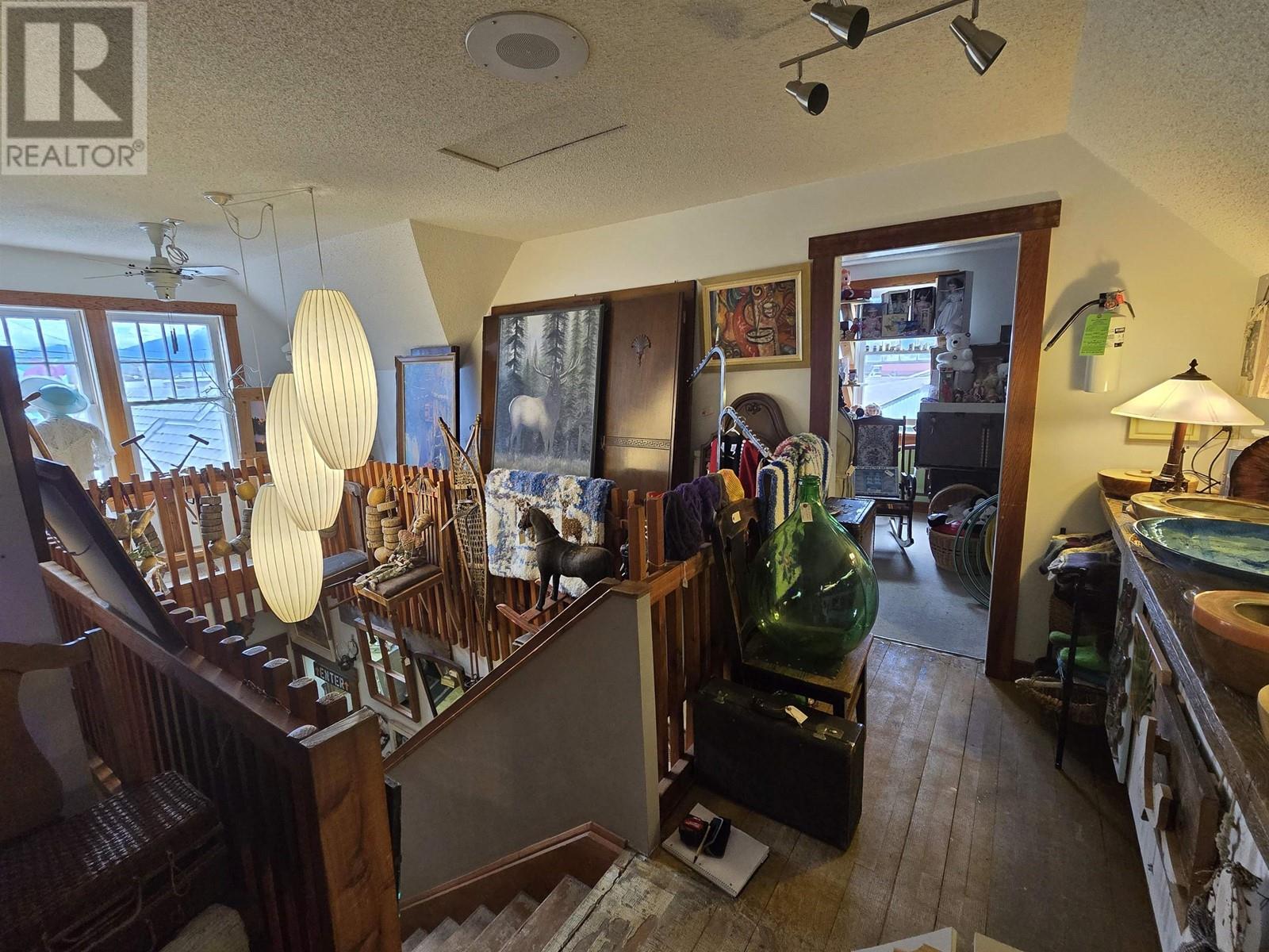  4626 PARK Avenue, Terrace
