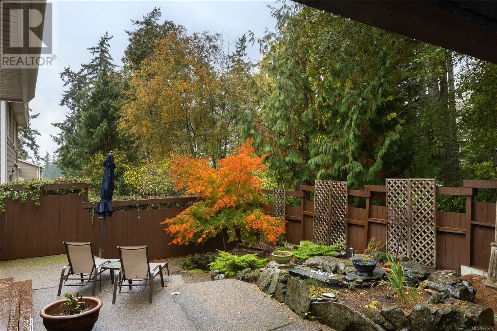 Single Family House Contemporary for Sale in  Caselton Pl Saanich 