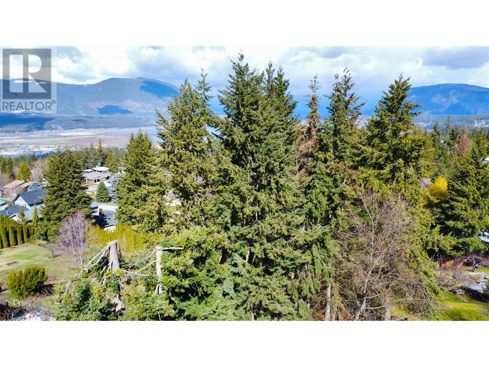  1711 12 Avenue Southeast, Salmon Arm