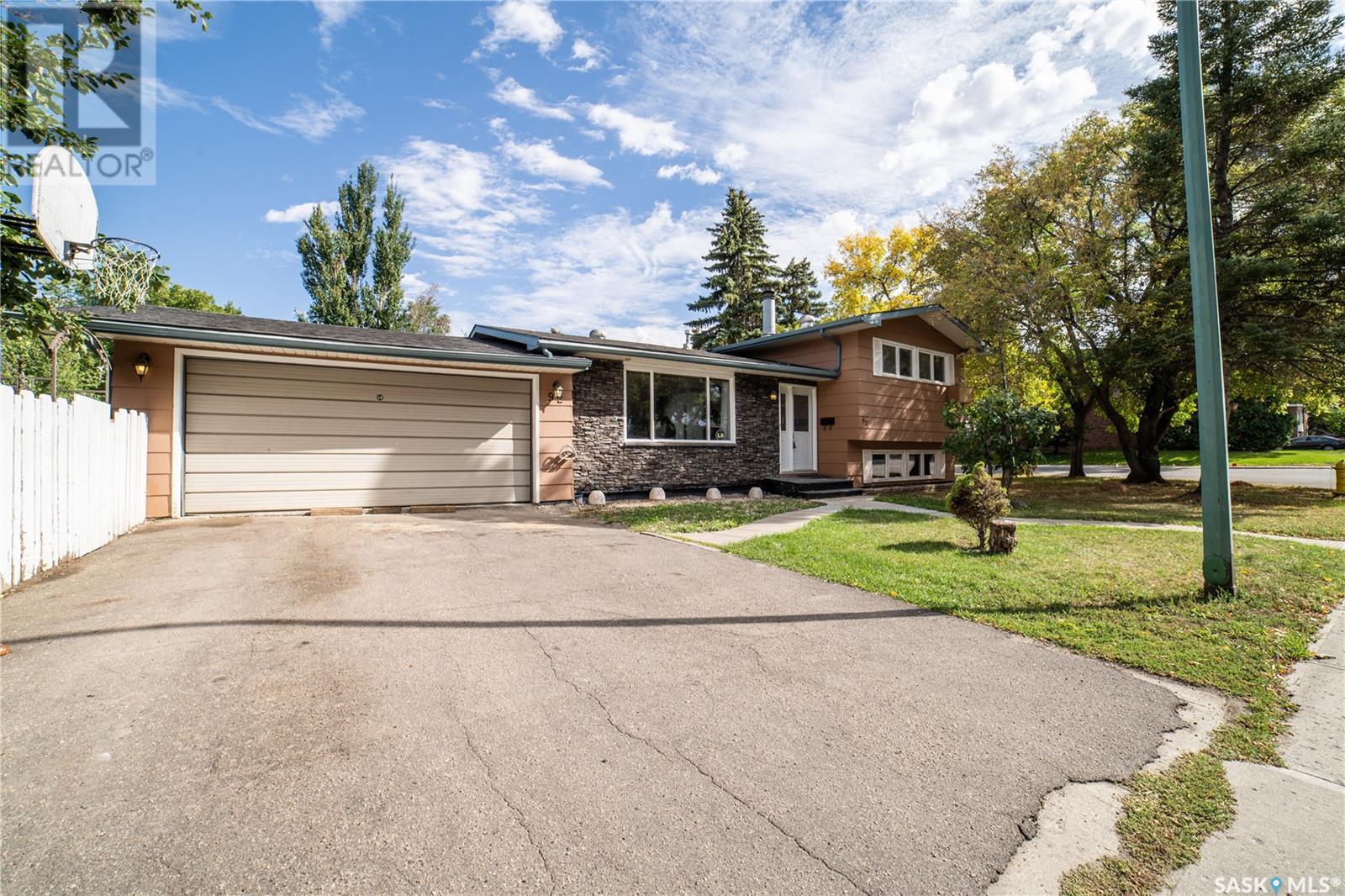 Single Family House for Sale in  Lockwood ROAD Regina 