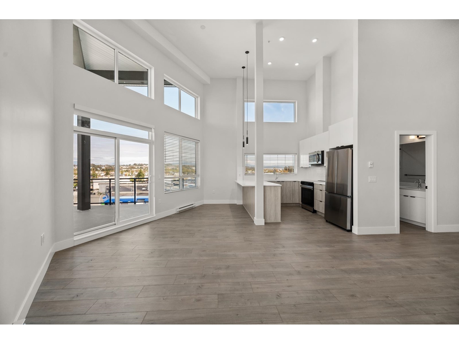 615 20061 FRASER HIGHWAY, Langley real estate listing R2928218