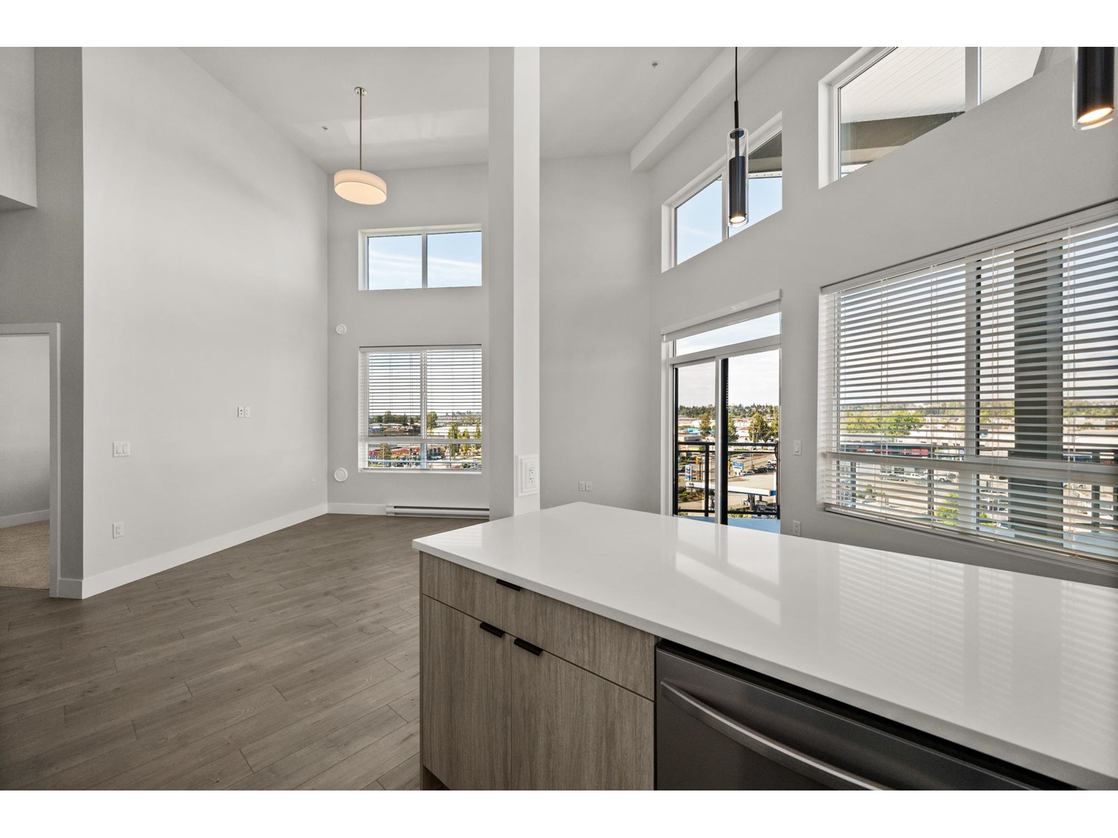 615 20061 FRASER HIGHWAY, Langley real estate listing R2928218