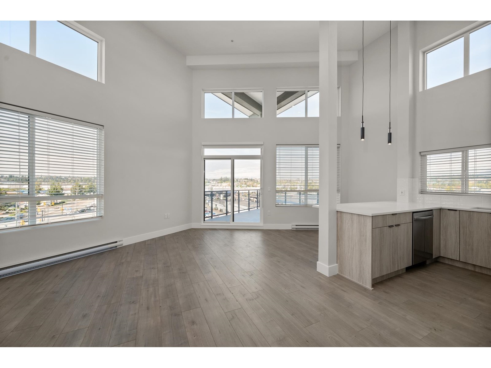 615 20061 FRASER HIGHWAY, Langley real estate listing R2928218