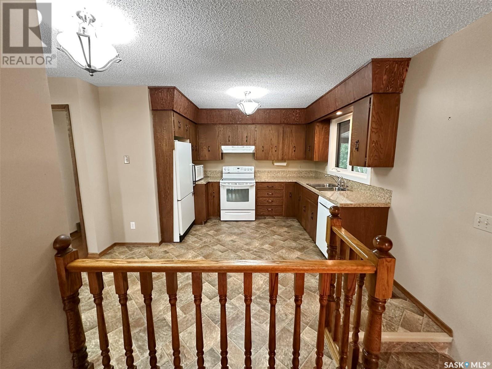 Single Family House Bungalow for Sale in  MacDonald PLACE Swift Current 