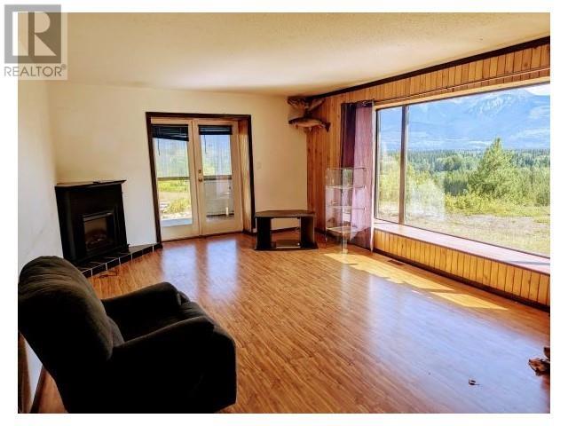 5255 PITNEY ROAD, Valemount