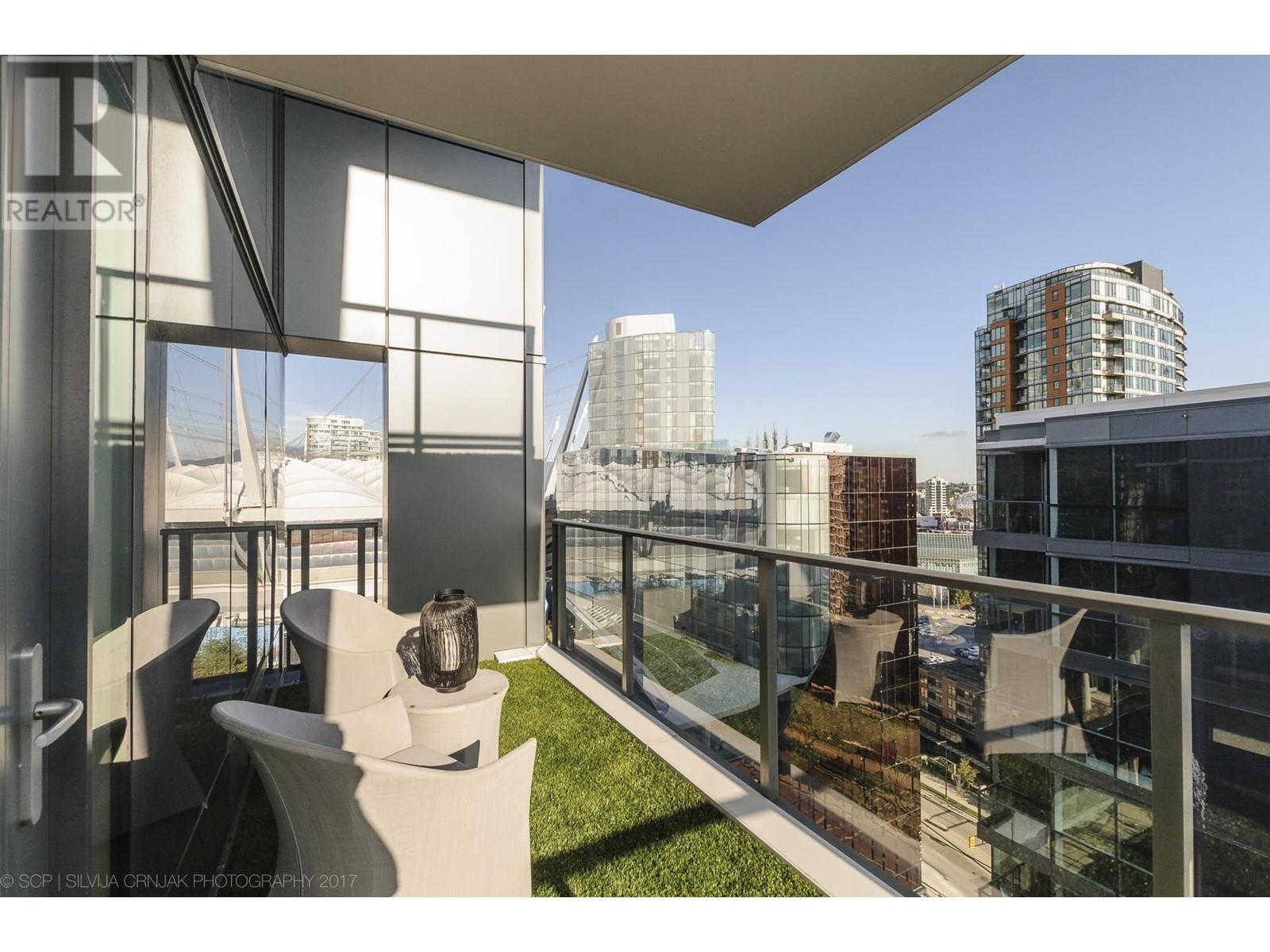 PH2017 68 SMITHE STREET, Vancouver