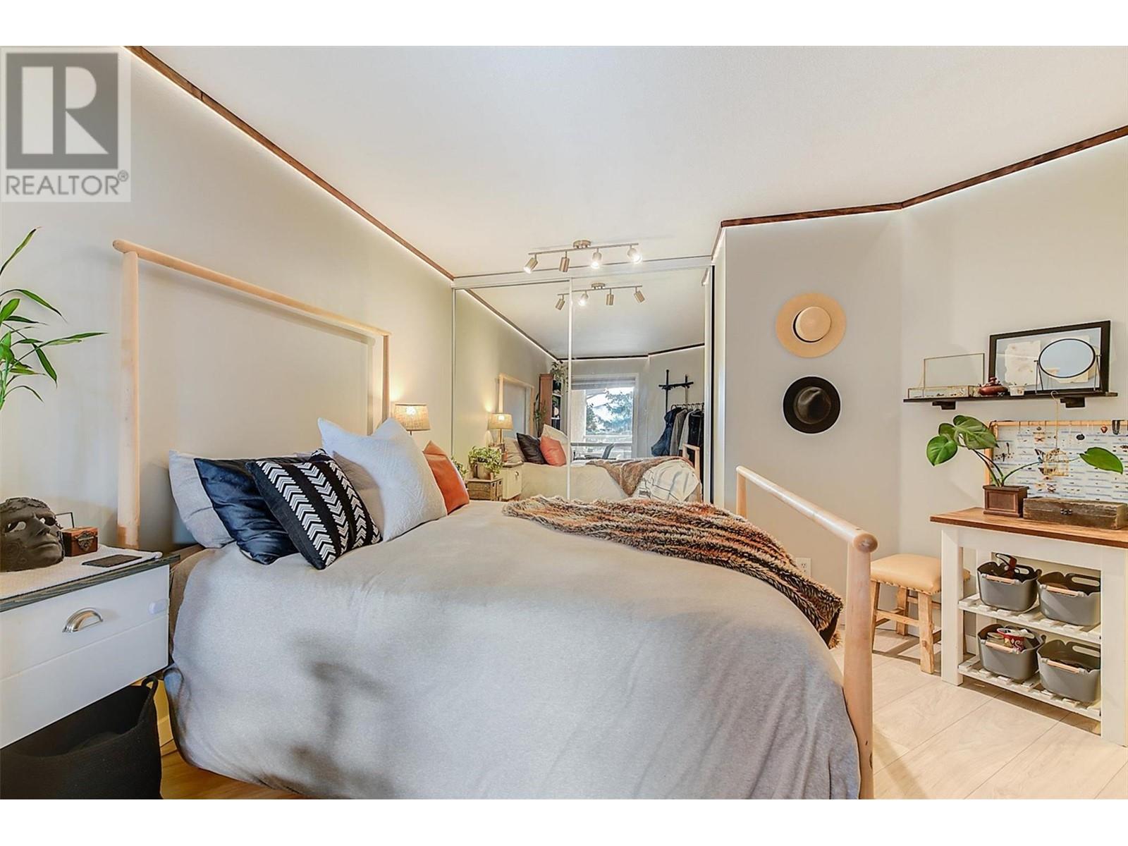 315 709 Houghton Road, Kelowna