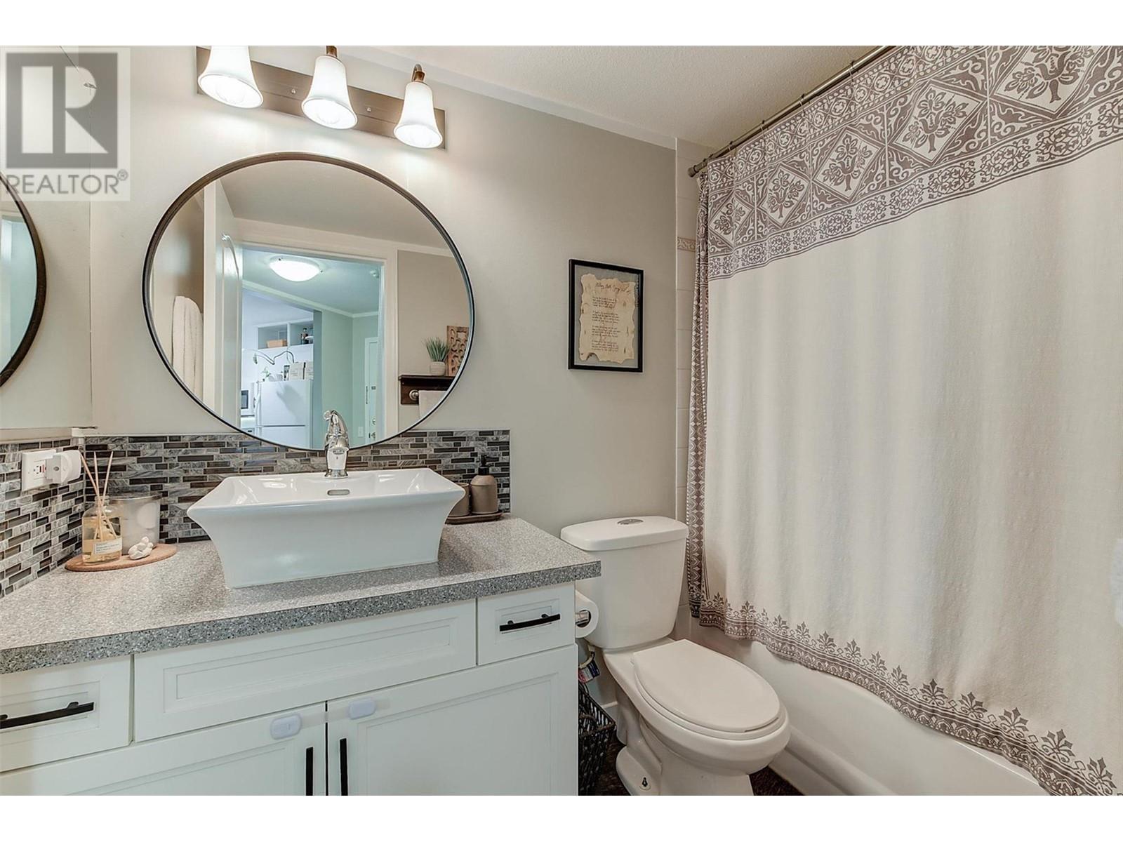 315 709 Houghton Road, Kelowna