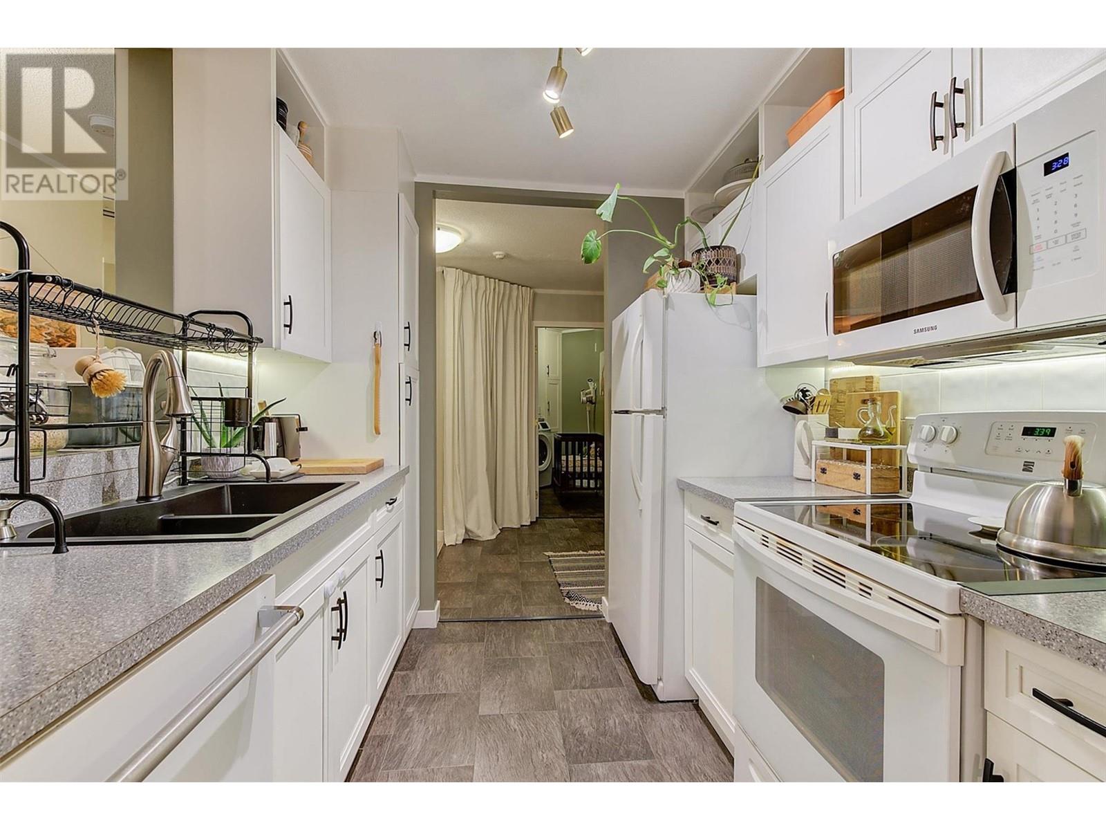 315 709 Houghton Road, Kelowna