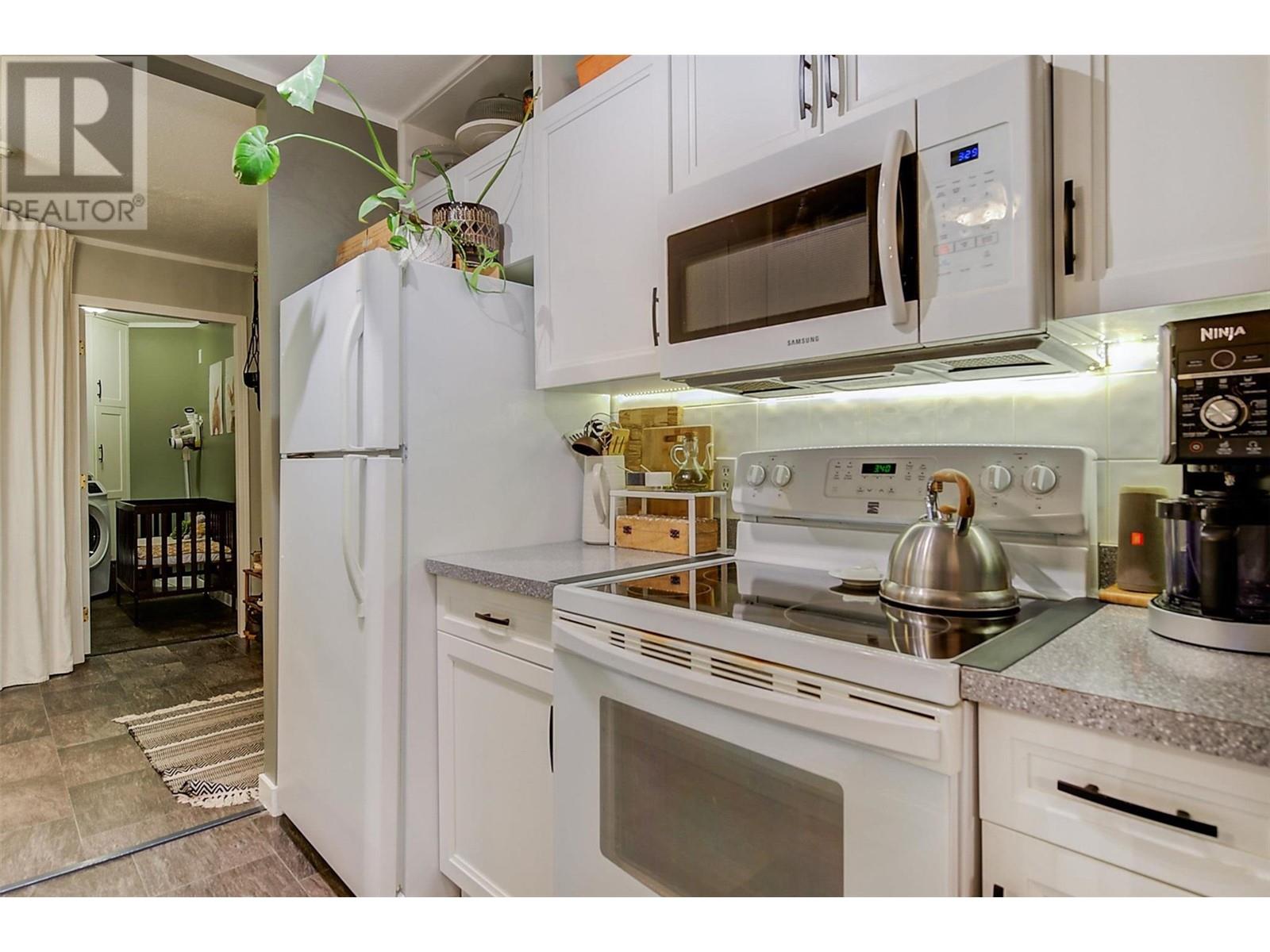315 709 Houghton Road, Kelowna