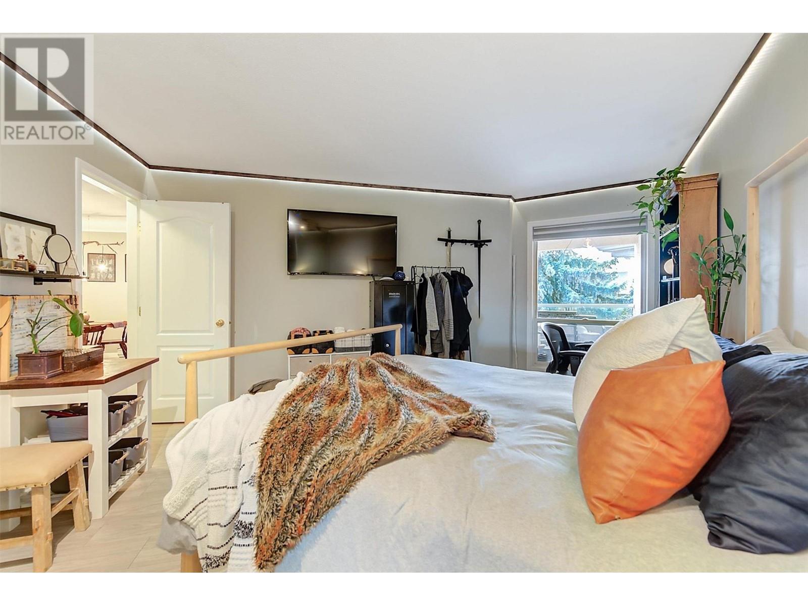 315 709 Houghton Road, Kelowna