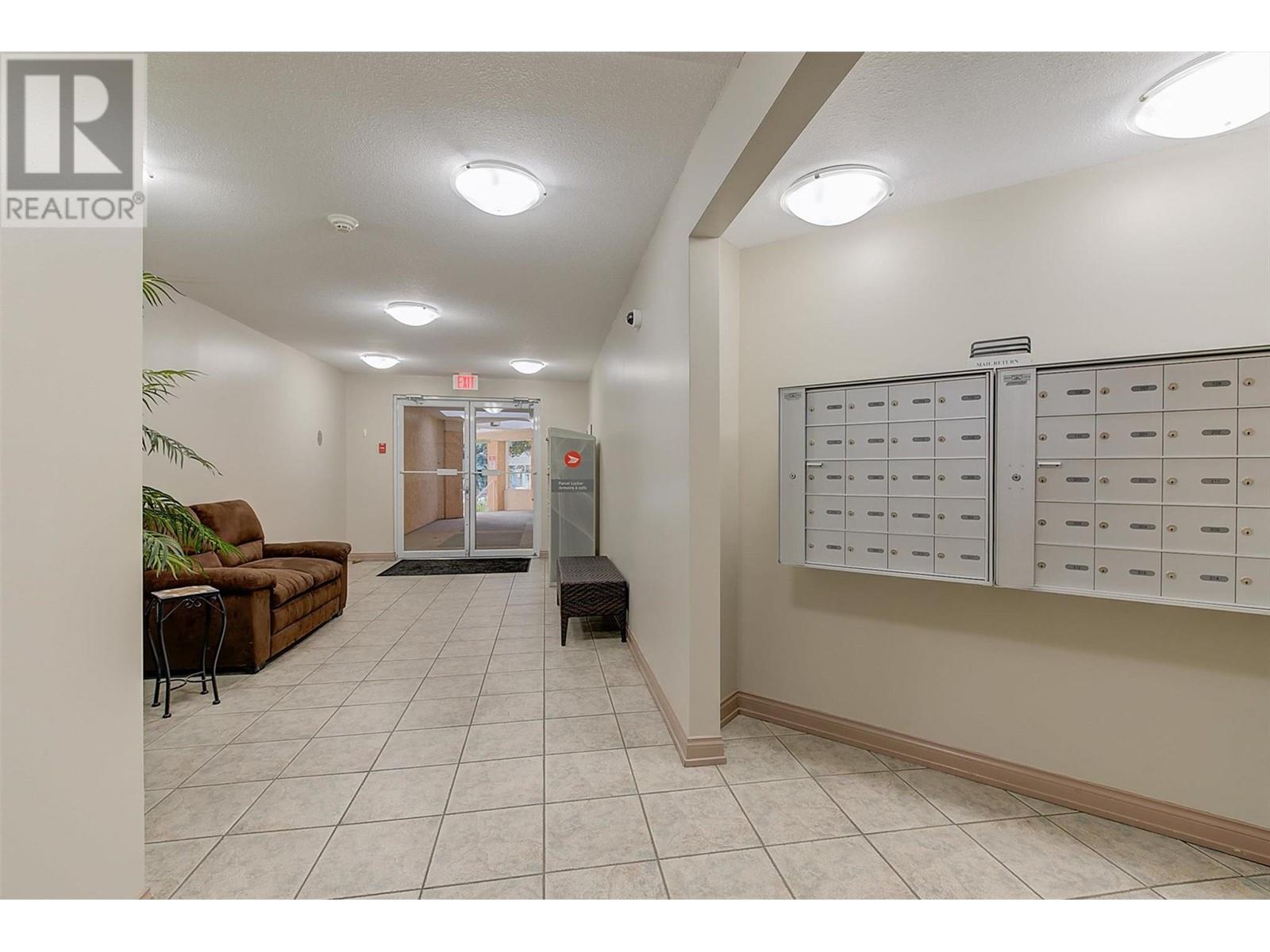 315 709 Houghton Road, Kelowna