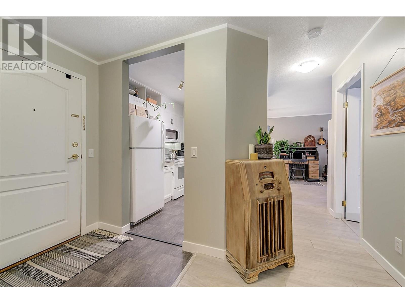 315 709 Houghton Road, Kelowna