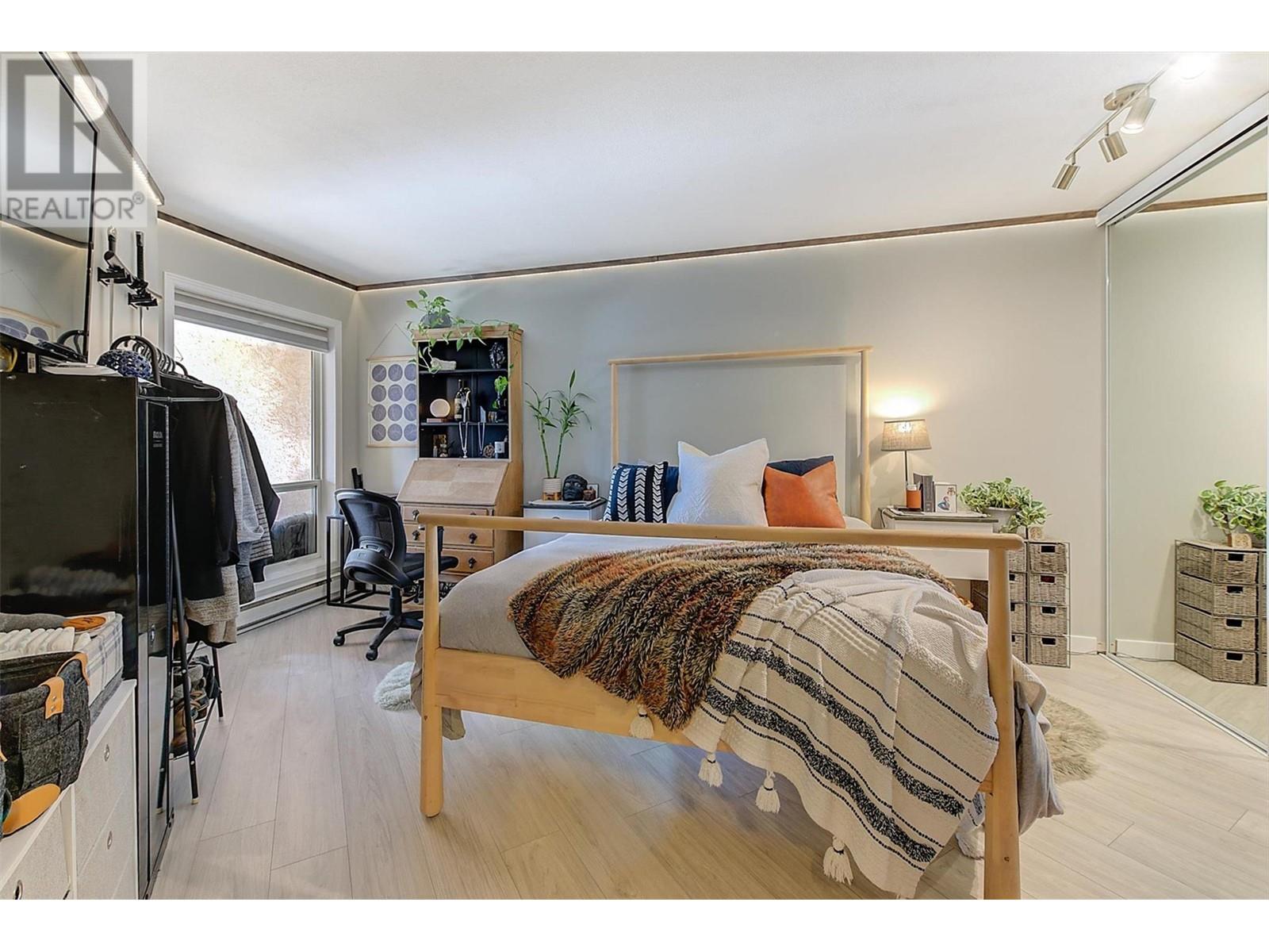 315 709 Houghton Road, Kelowna