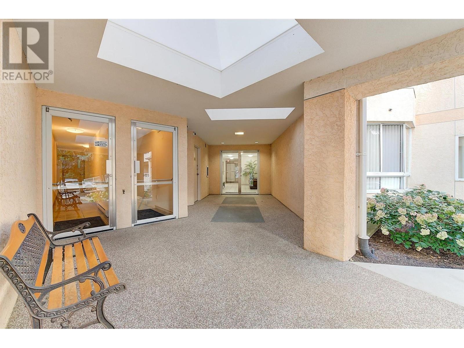 315 709 Houghton Road, Kelowna