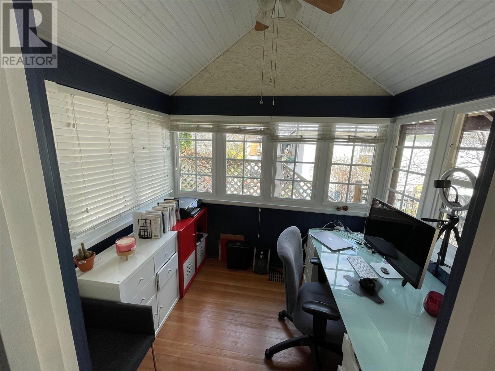  1912 Abbott Street, Kelowna