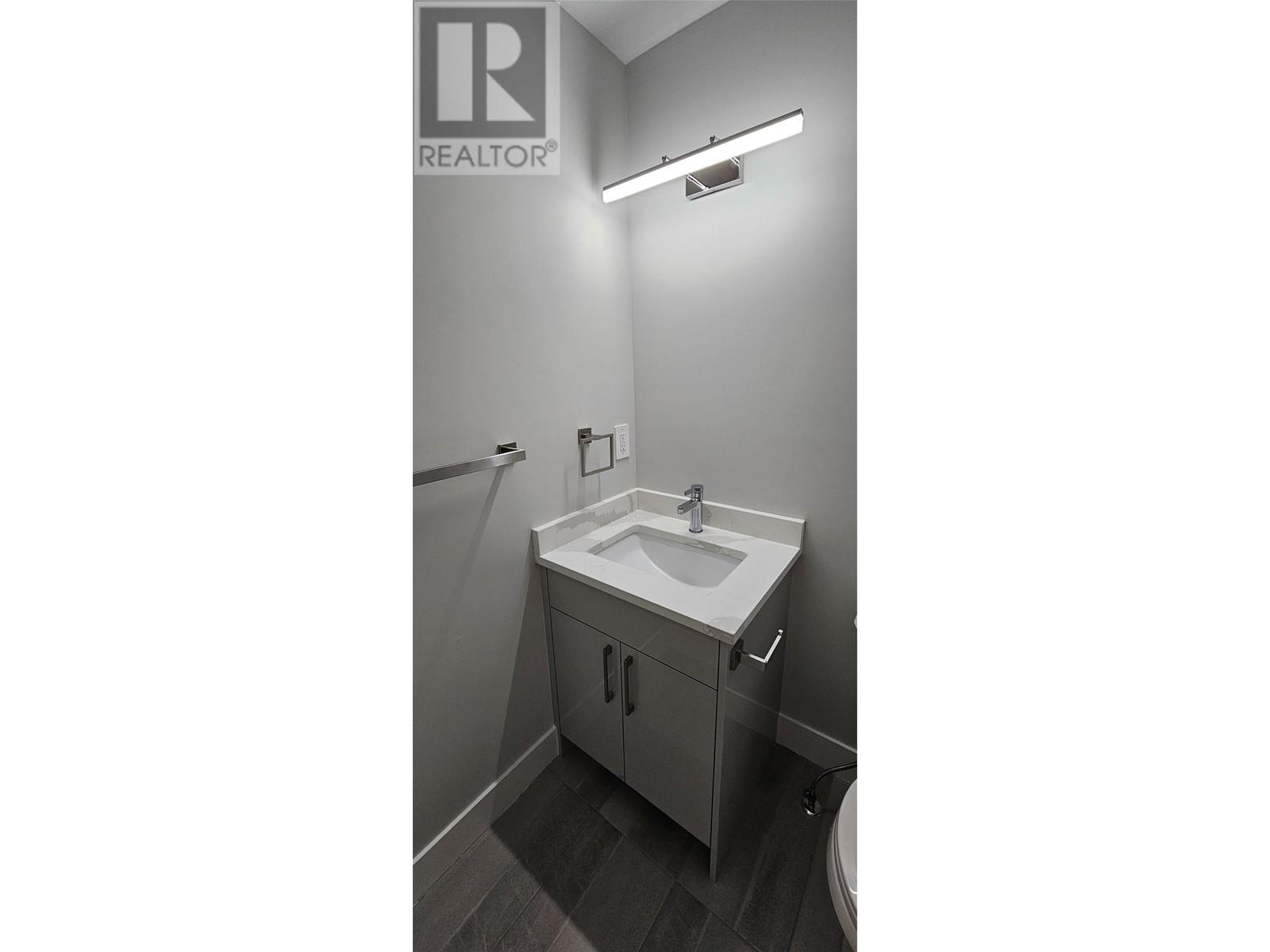 104 125 Calgary Avenue, Penticton
