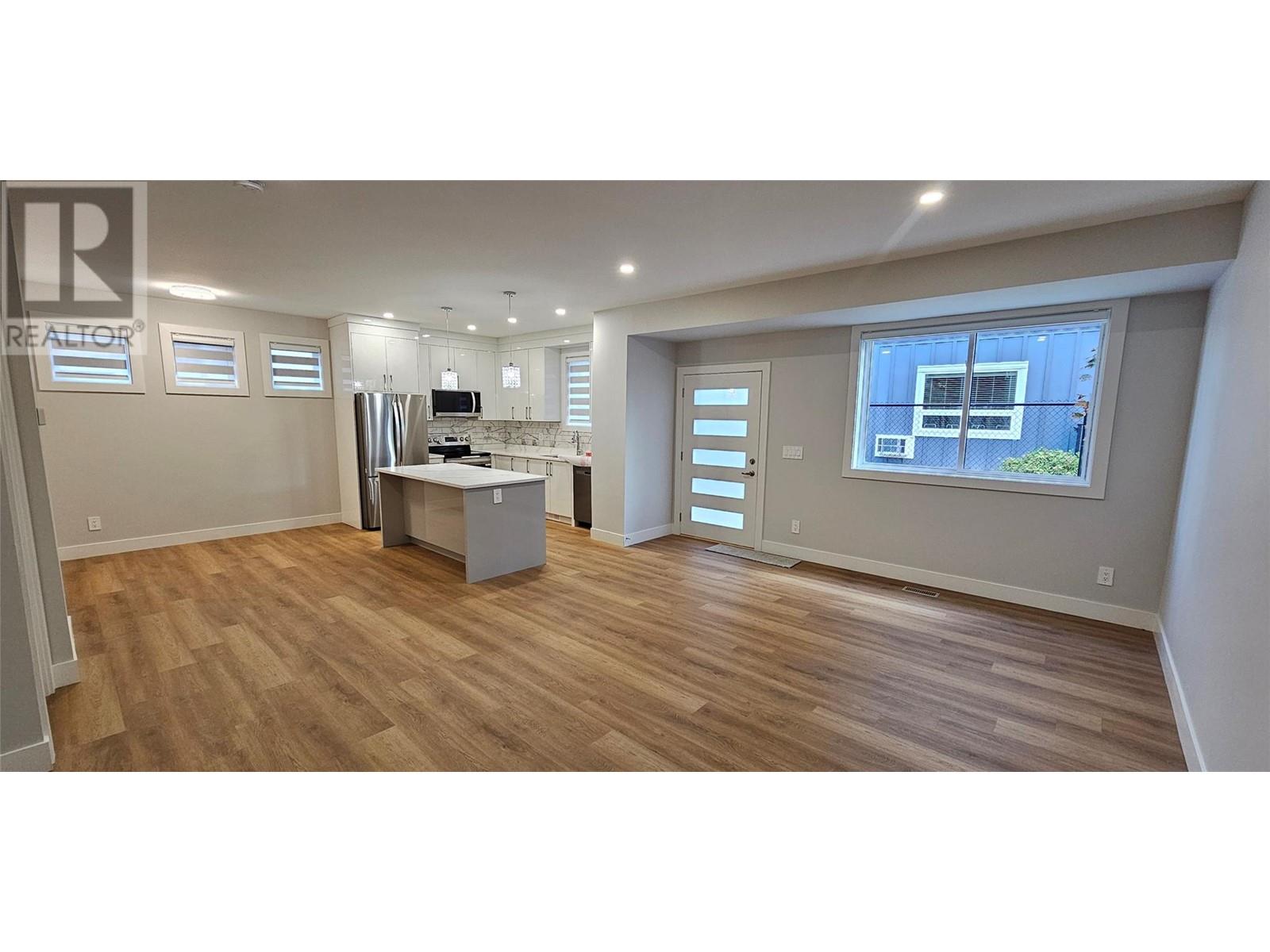 #103 125 CALGARY AVENUE - Image 8