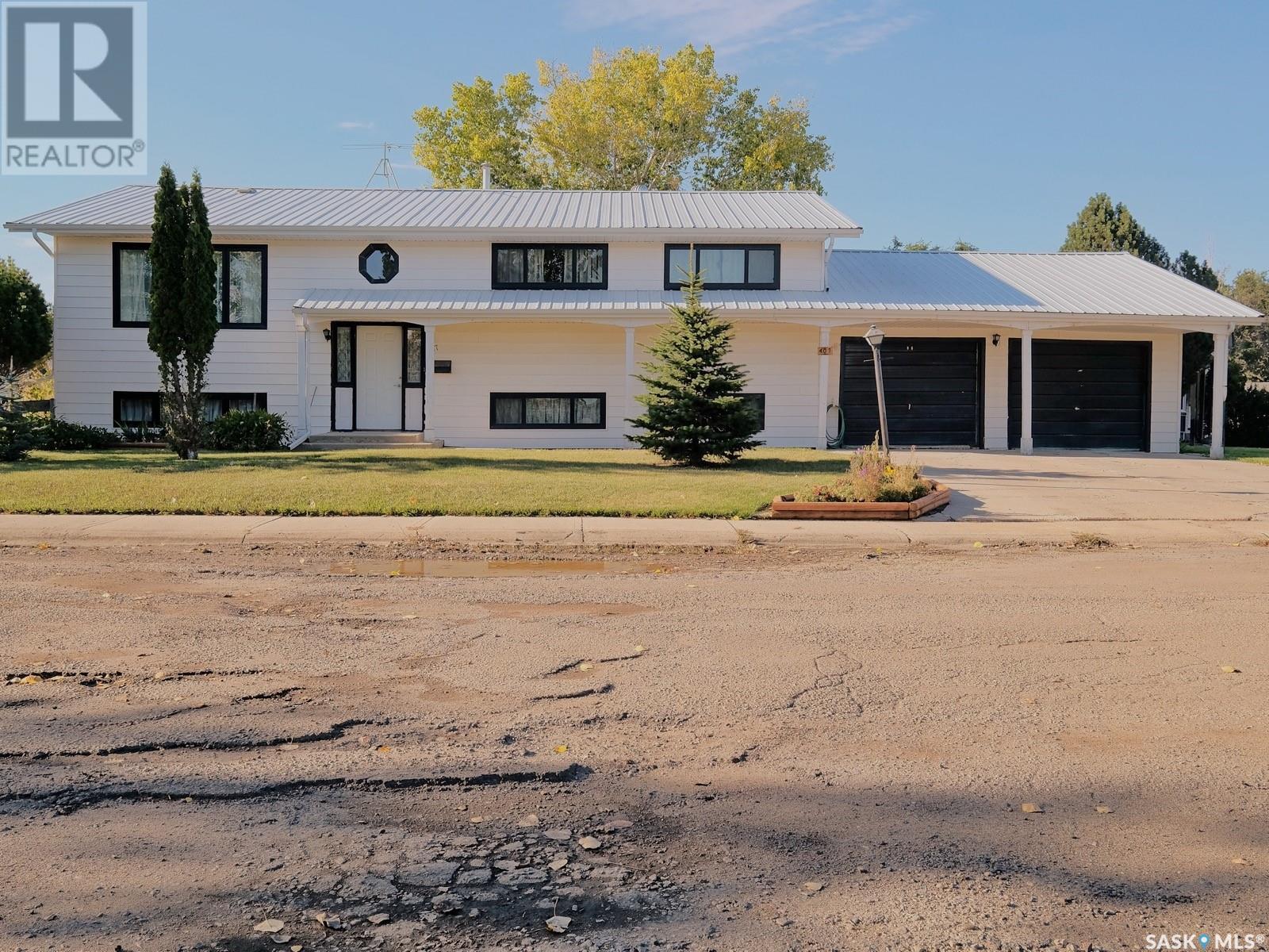 Photo 1 of 407 Fortune Crescent, Rosetown SK