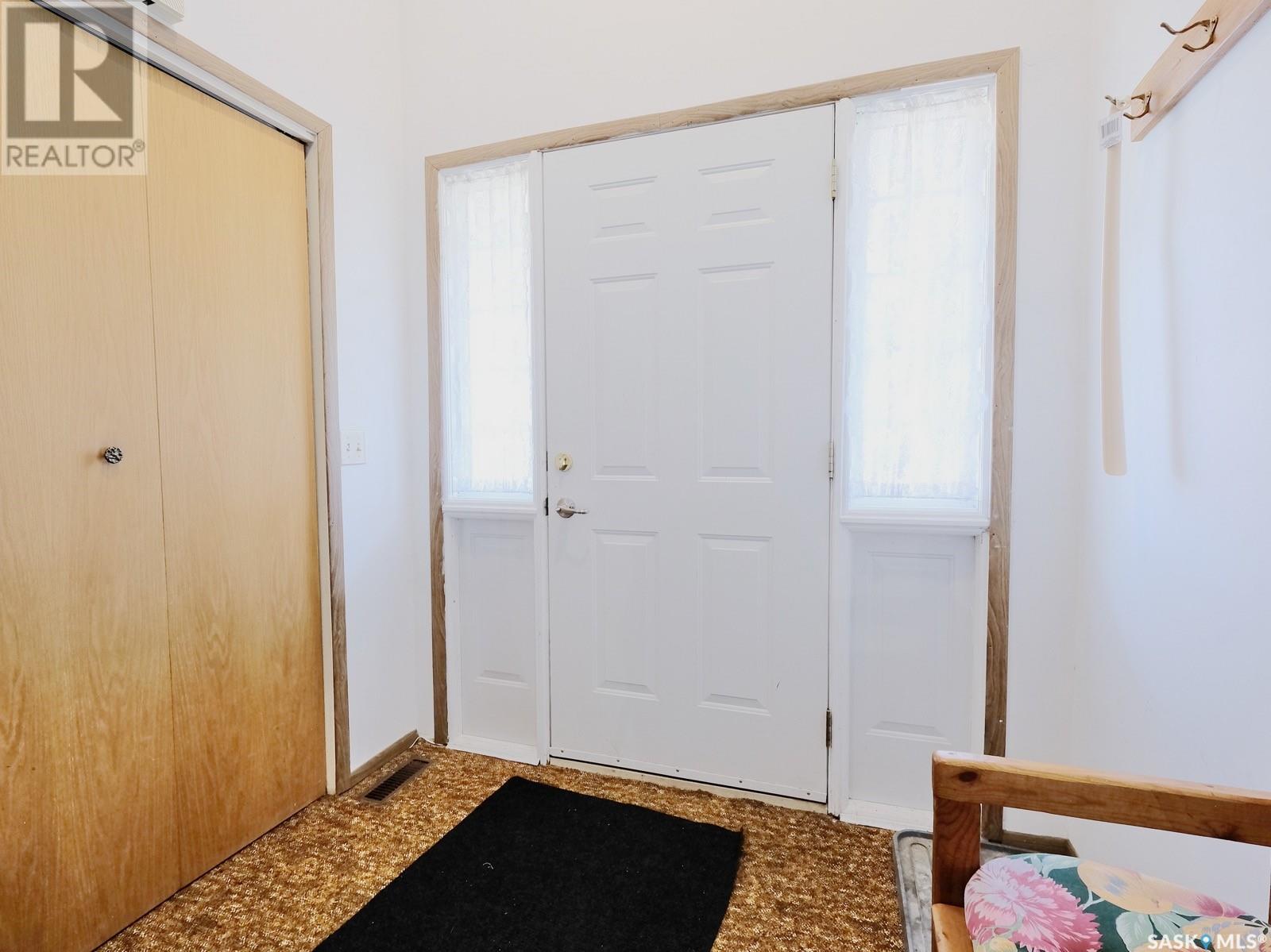 Photo 10 of 407 Fortune Crescent, Rosetown SK