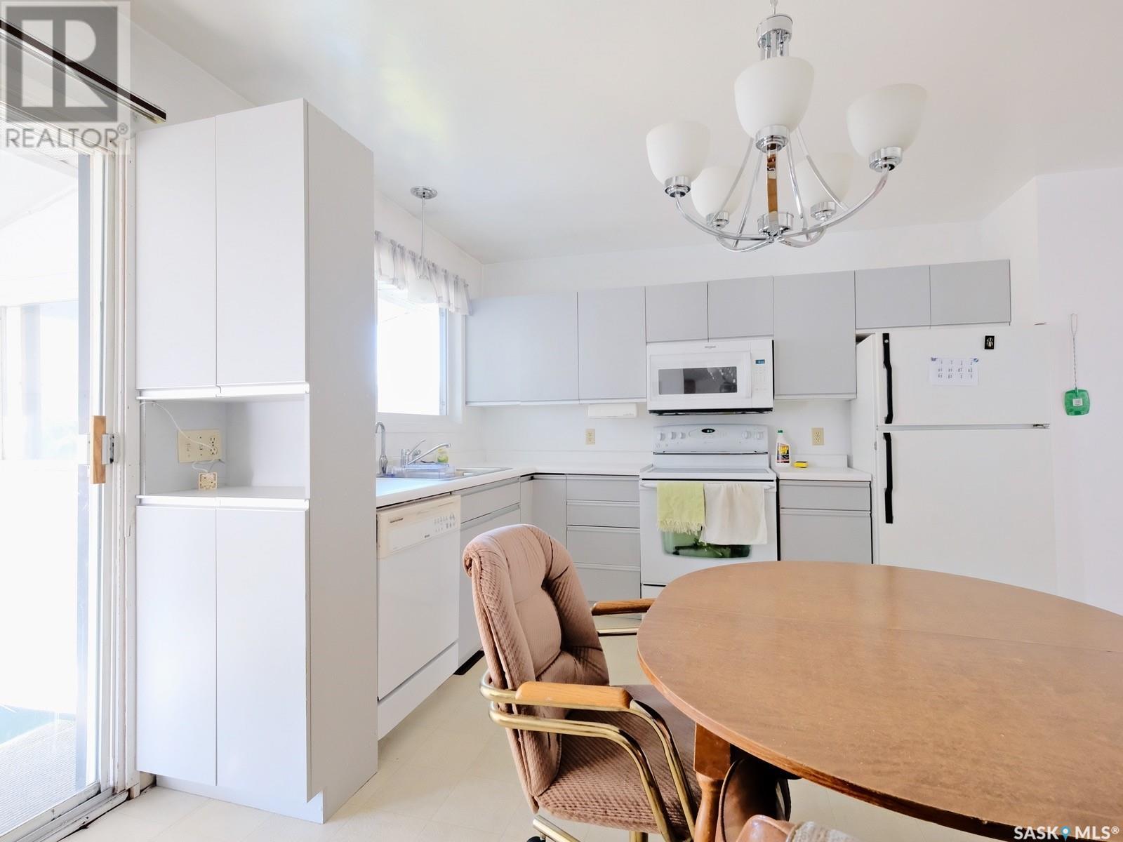 Photo 15 of 407 Fortune Crescent, Rosetown SK