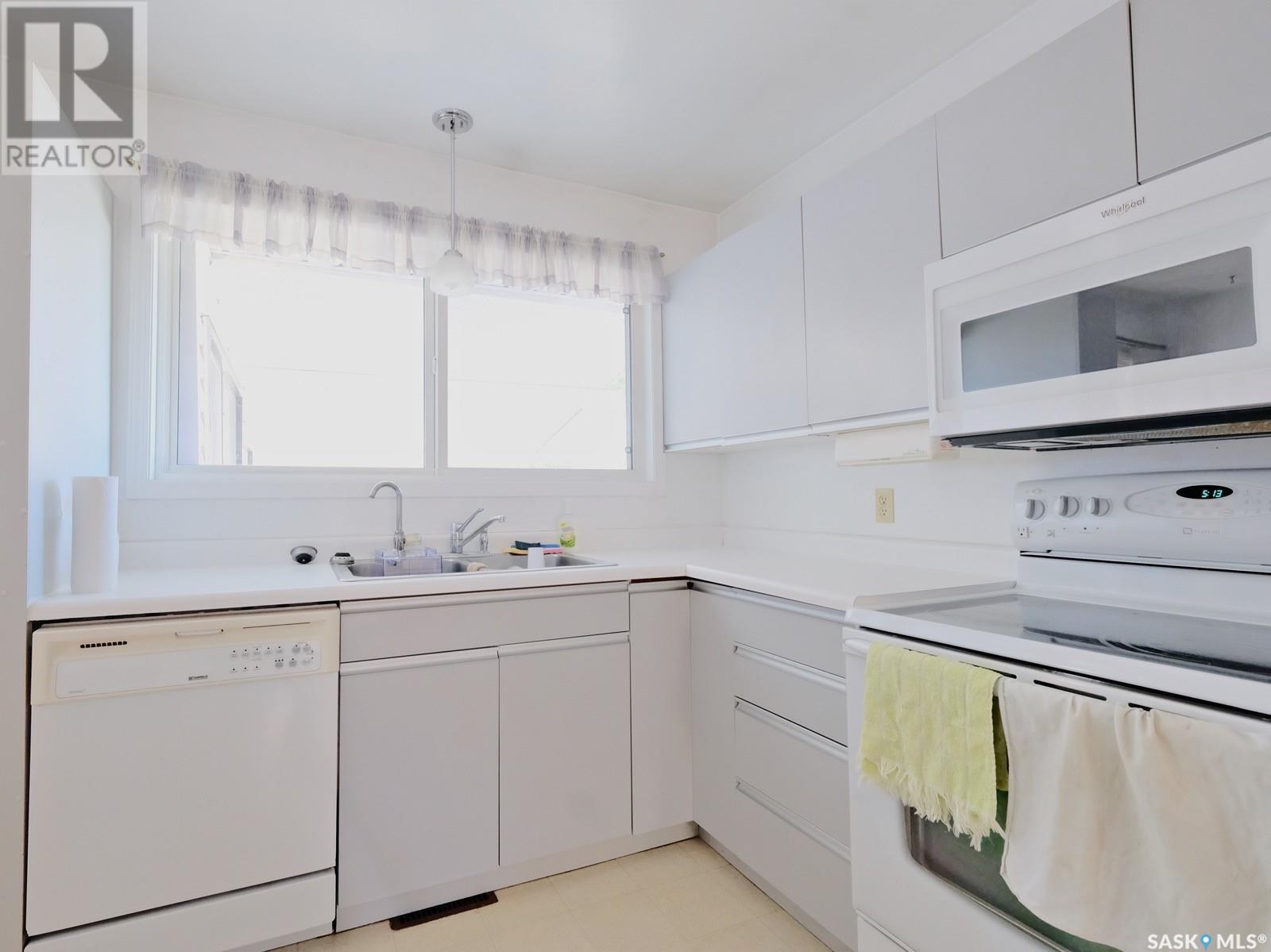 Photo 20 of 407 Fortune Crescent, Rosetown SK