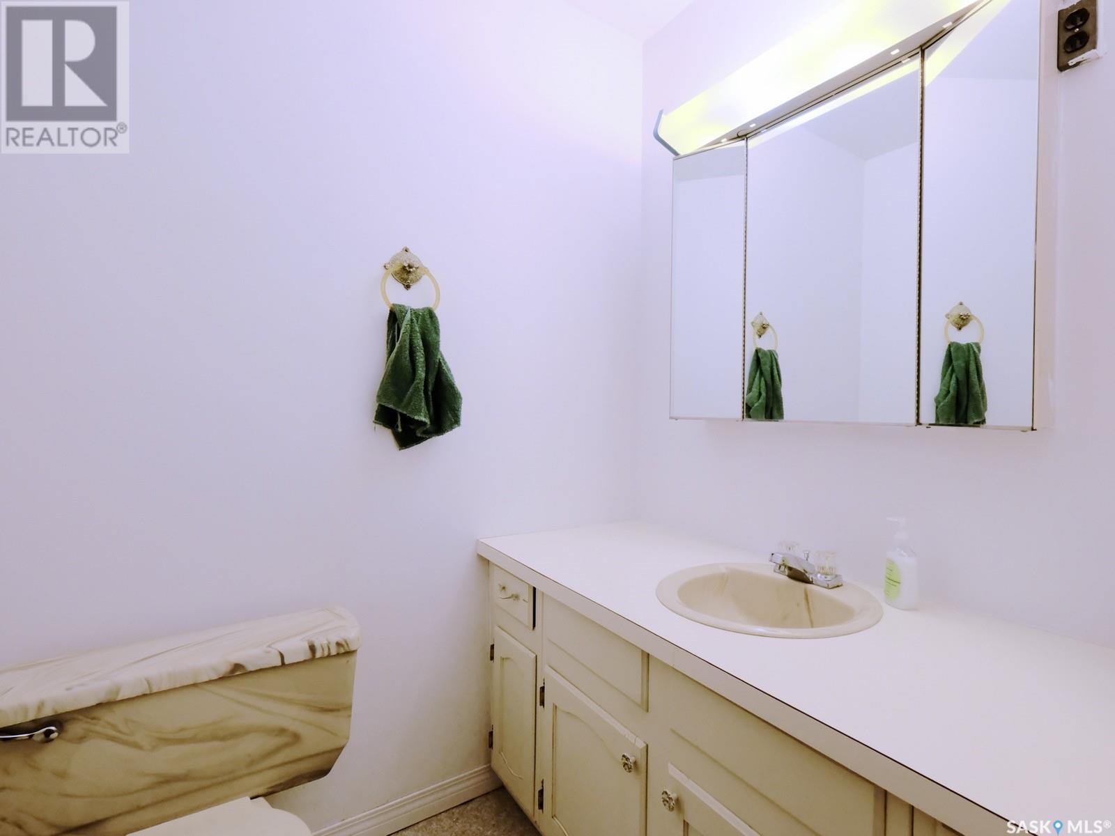 Photo 31 of 407 Fortune Crescent, Rosetown SK