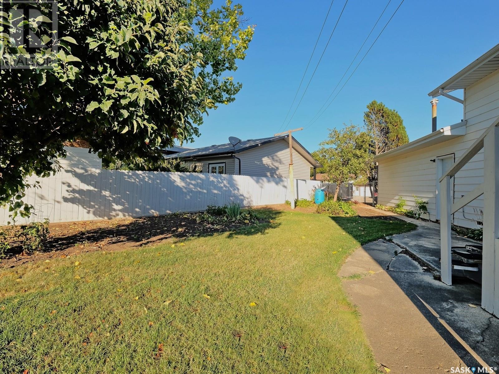 Photo 4 of 407 Fortune Crescent, Rosetown SK