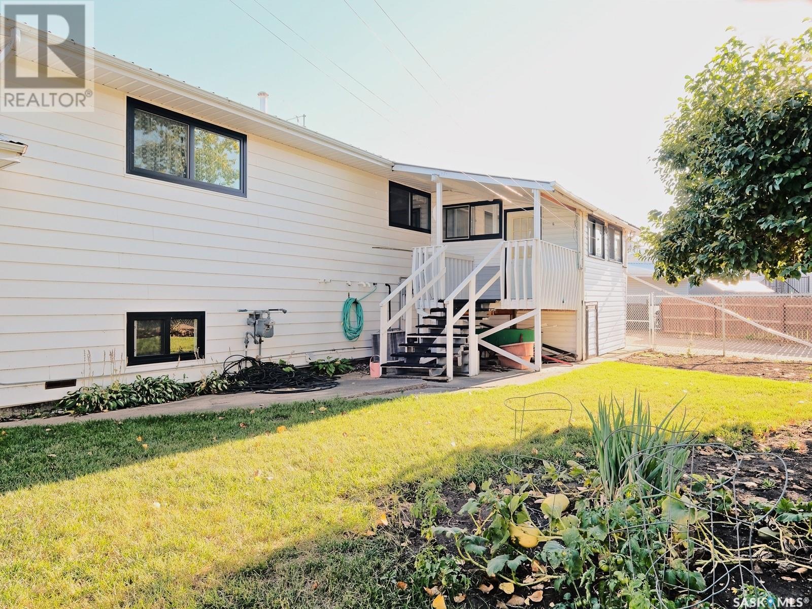 Photo 5 of 407 Fortune Crescent, Rosetown SK