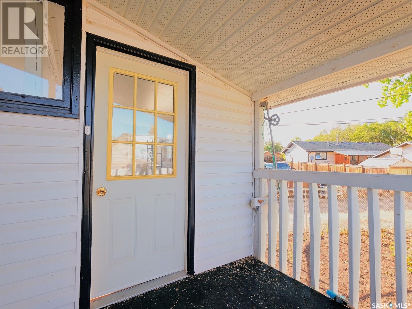 Photo 6 of 407 Fortune Crescent, Rosetown SK
